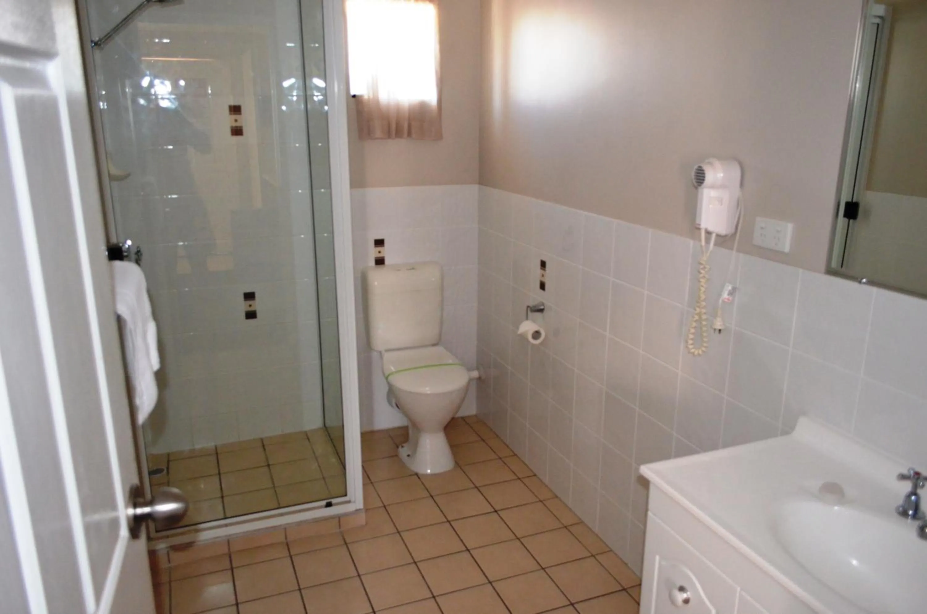 Shower in Welcome Home Motel Rockhampton