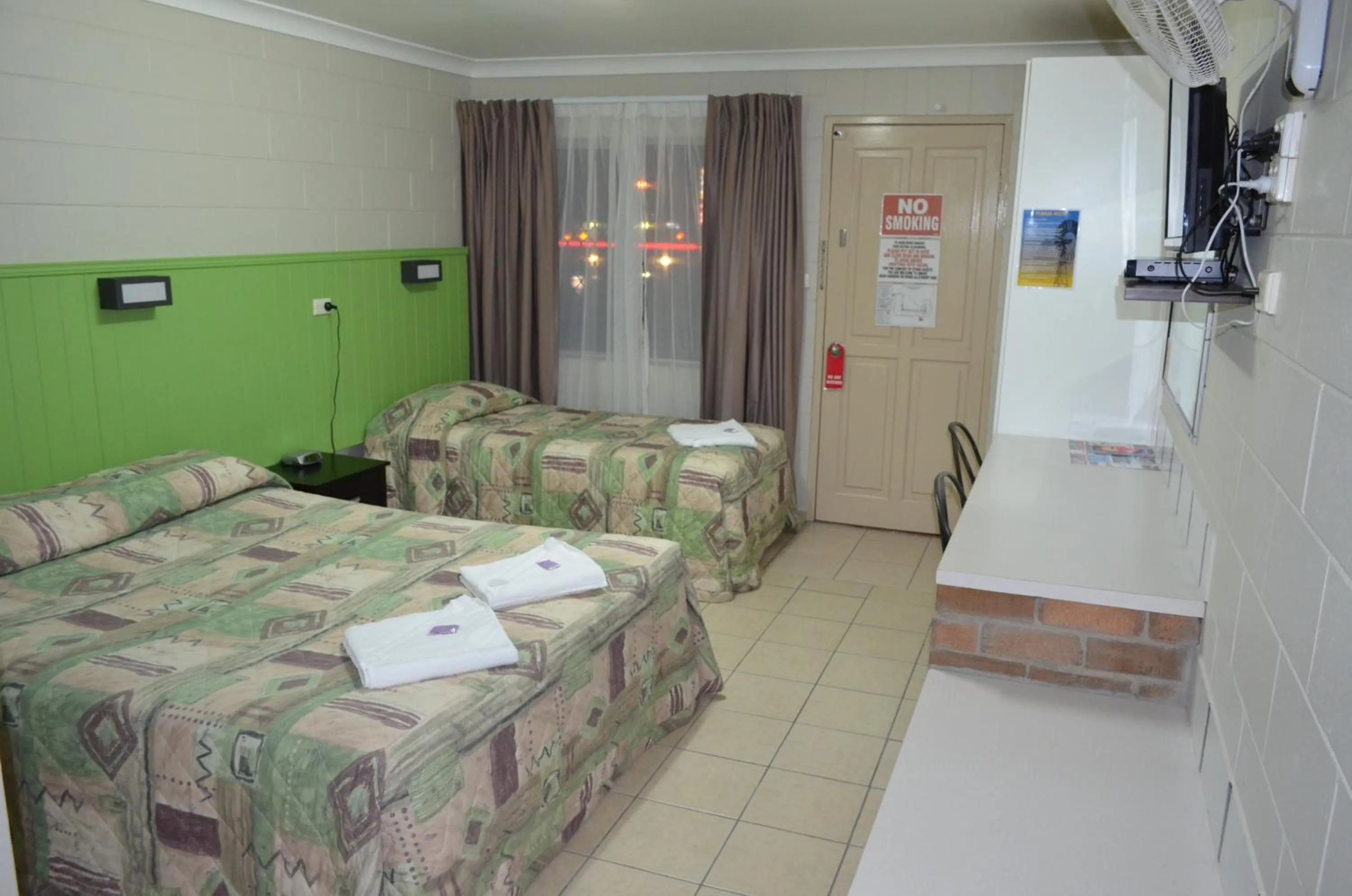 Bedroom, Bed in Welcome Home Motel Rockhampton