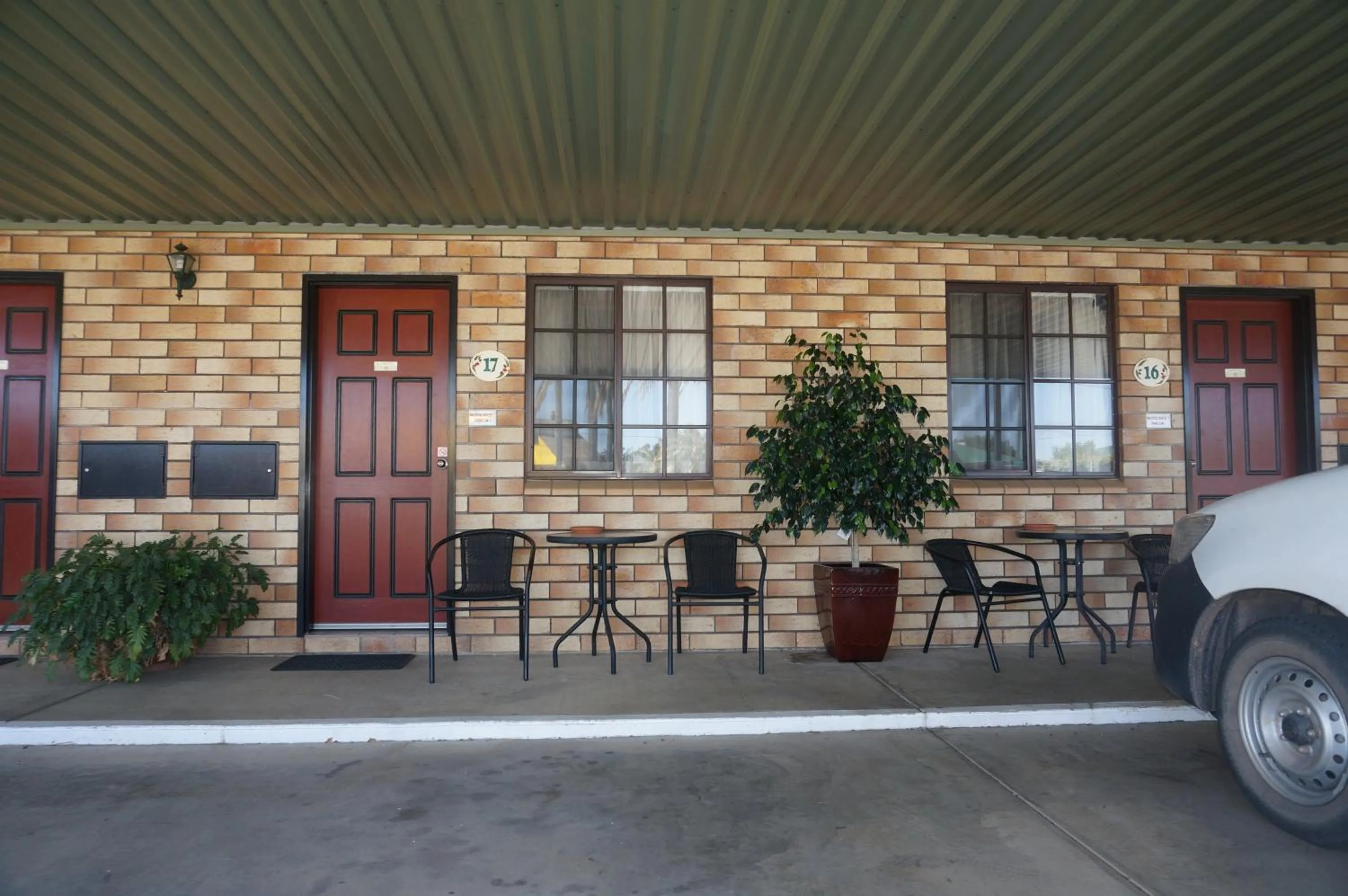 Balcony/Terrace in Miles Outback Motel