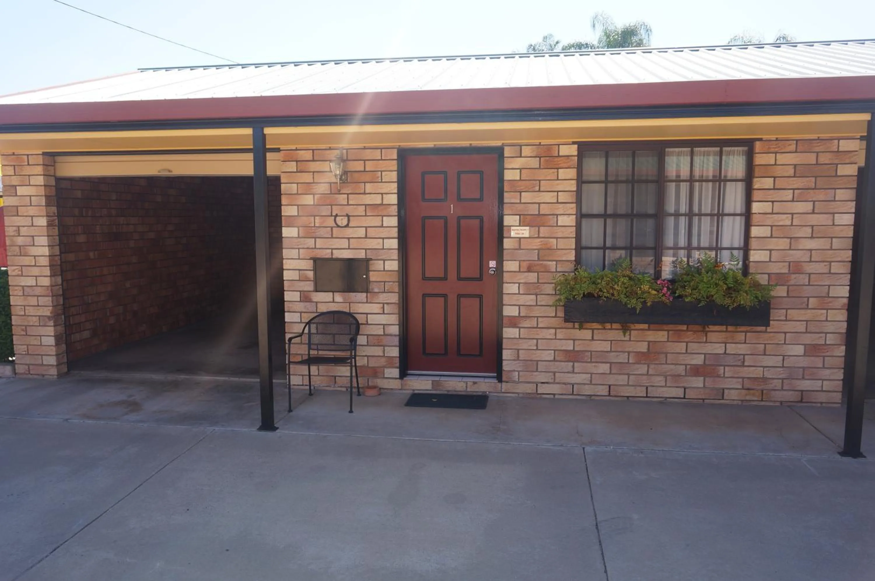 Facade/entrance in Miles Outback Motel