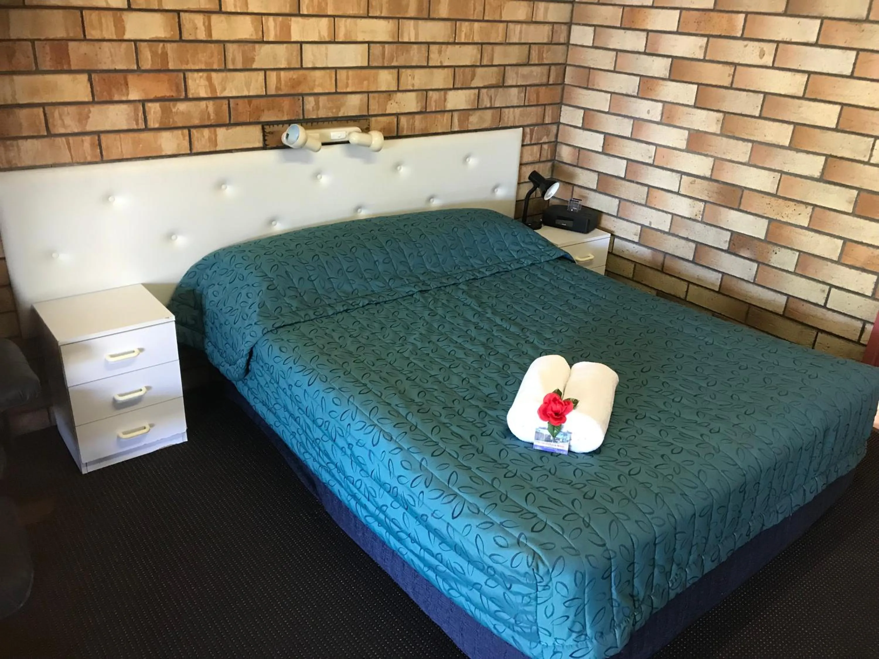 Bed in Miles Outback Motel