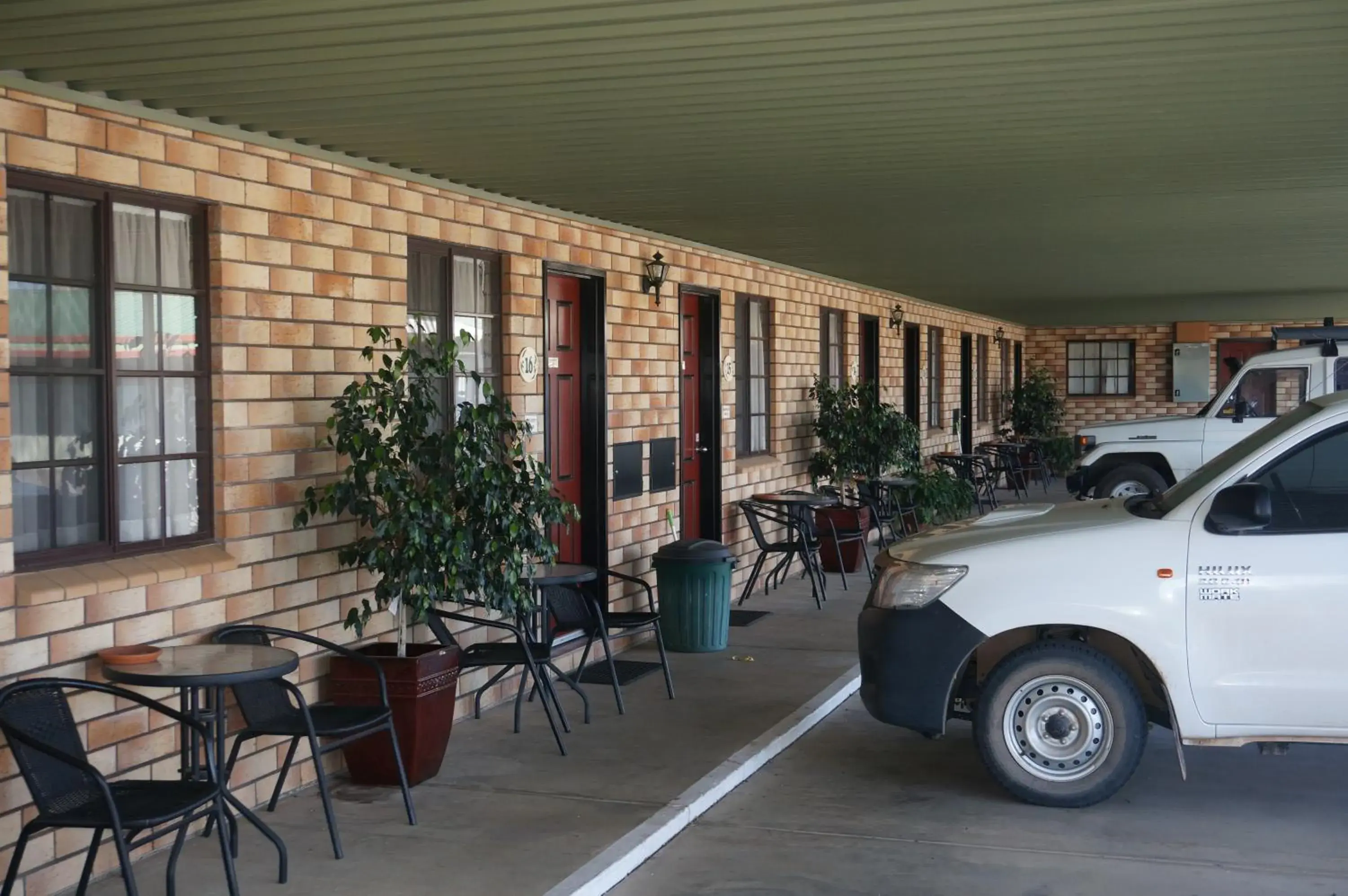 Standard Twin Room in Miles Outback Motel Standard Twin Room in Miles Outback Motel