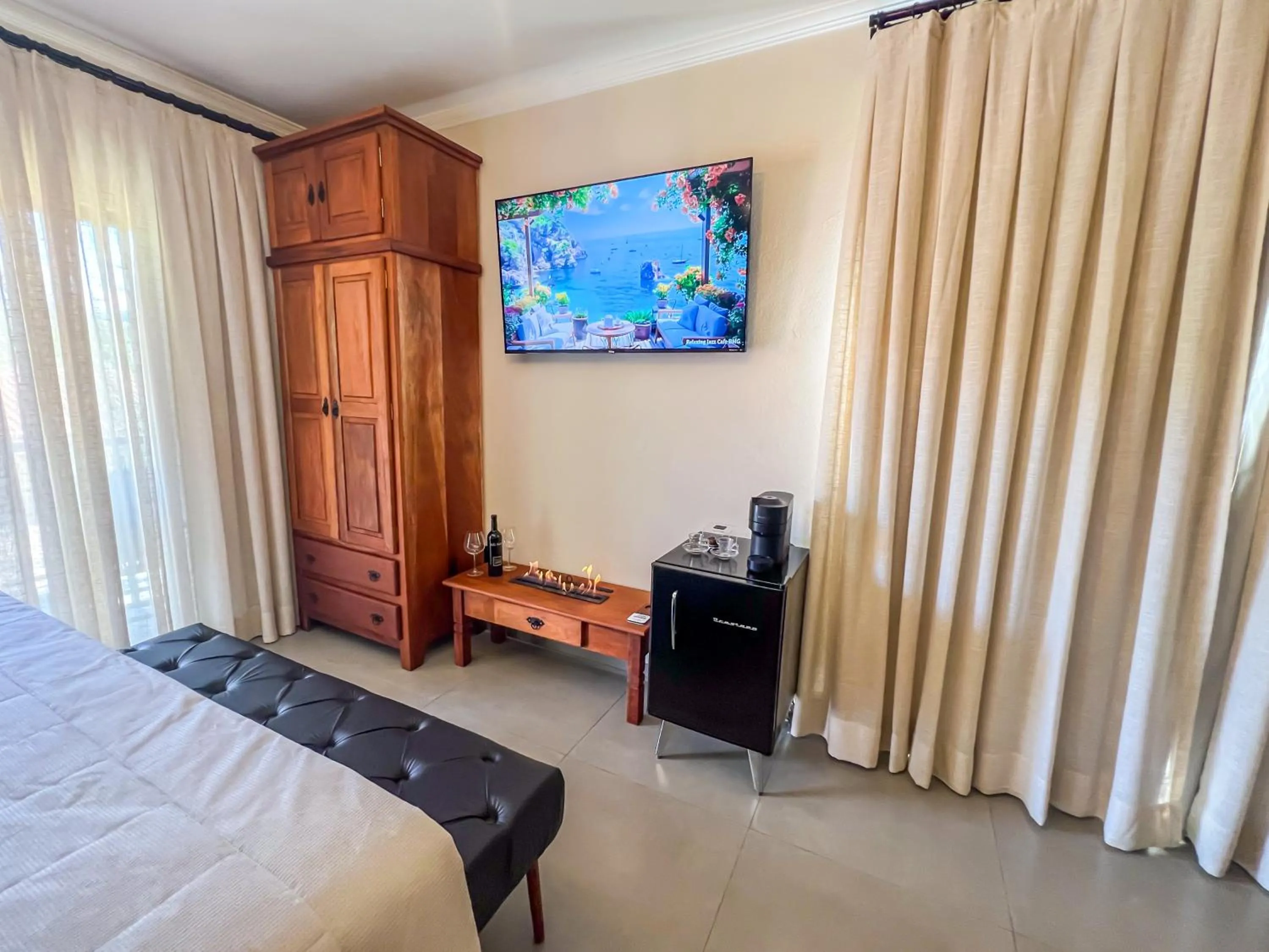 TV and multimedia, Bed in Unalome Pousada