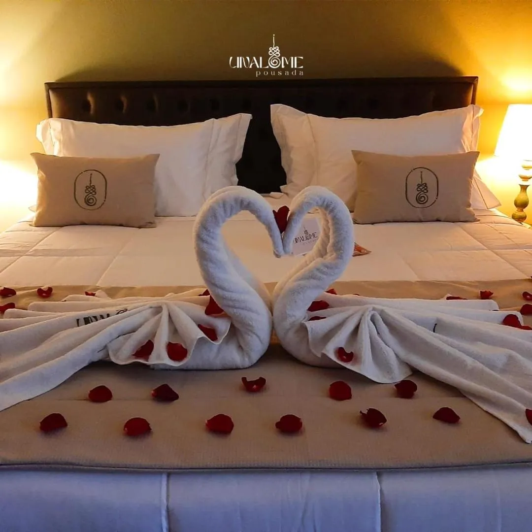 Bed in Unalome Pousada