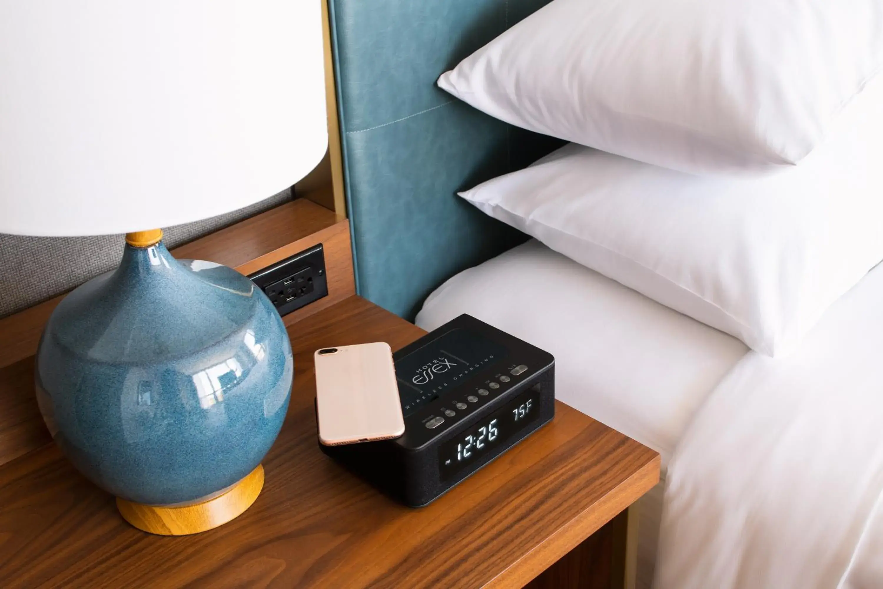 Deluxe Double Room with Two Double Beds with Limited View - Hearing Accessible in Le Meridien Essex Chicago Deluxe Double Room with Two Double Beds with Limited View - Hearing Accessible in Le Meridien Essex Chicago