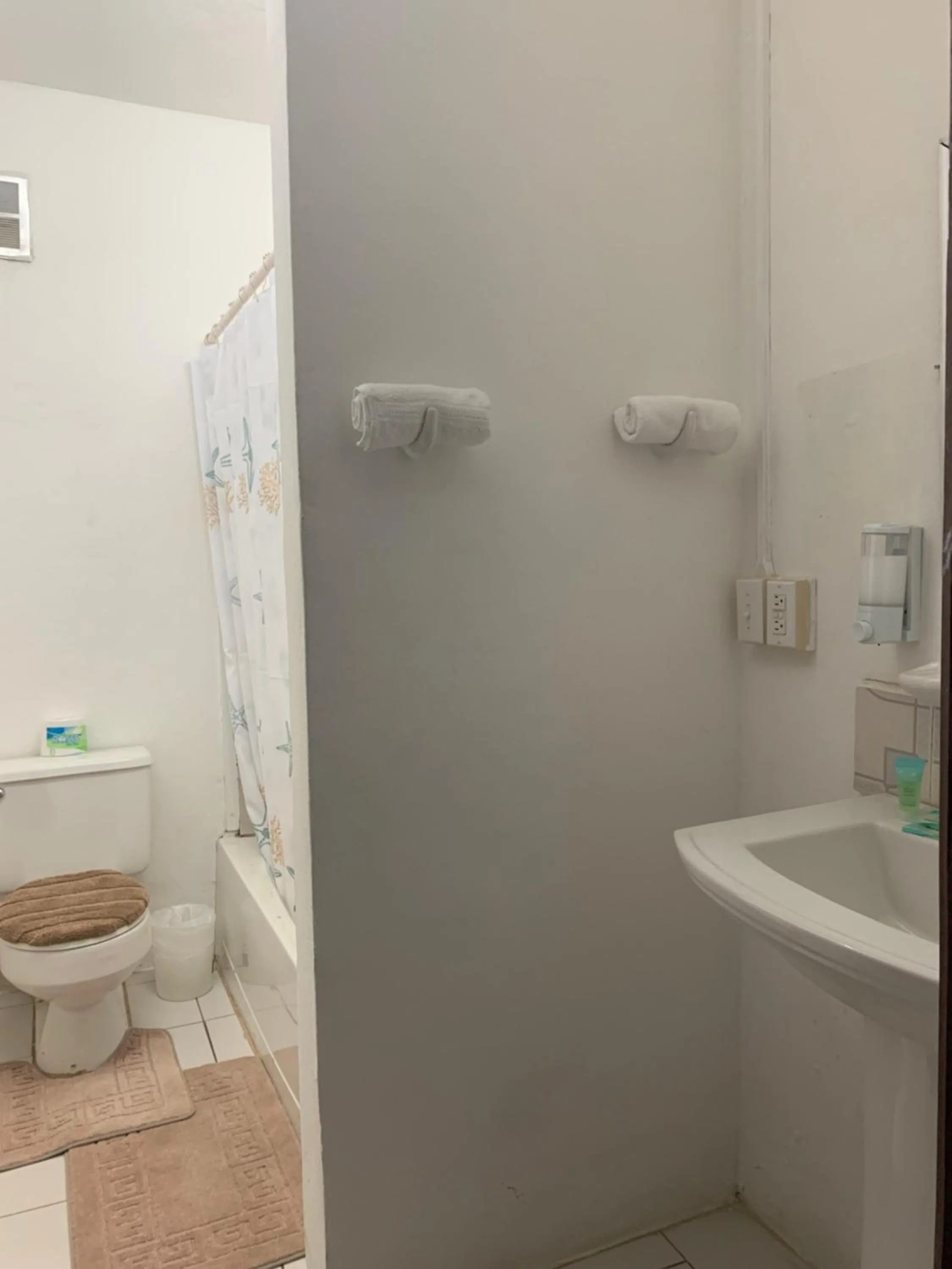 Shower in Bonefish Hotel