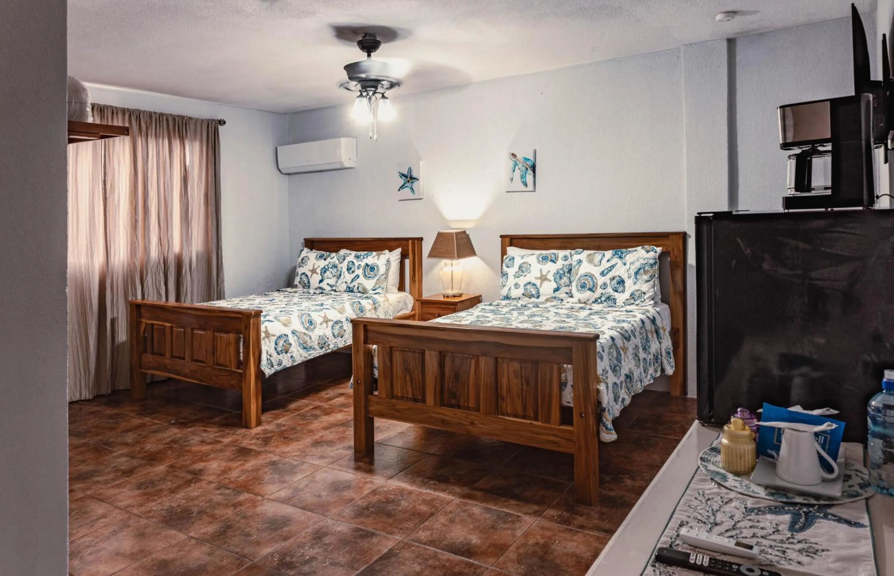 Bed in Bonefish Hotel