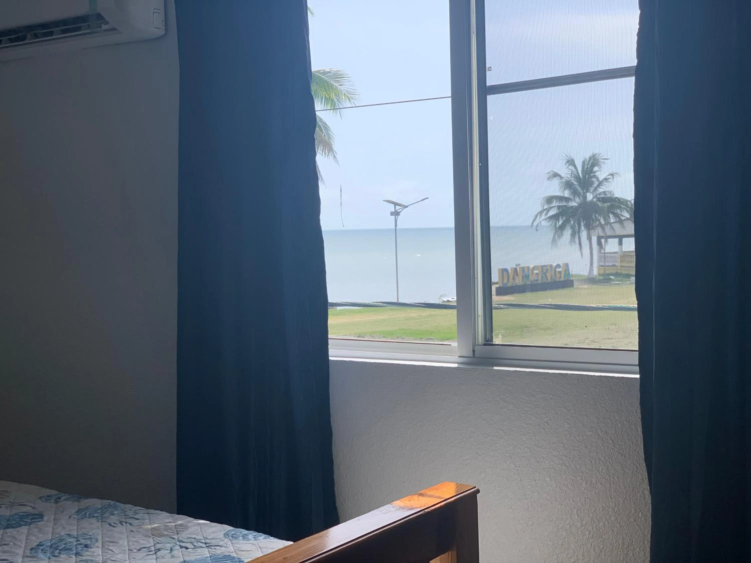 Bed in Bonefish Hotel