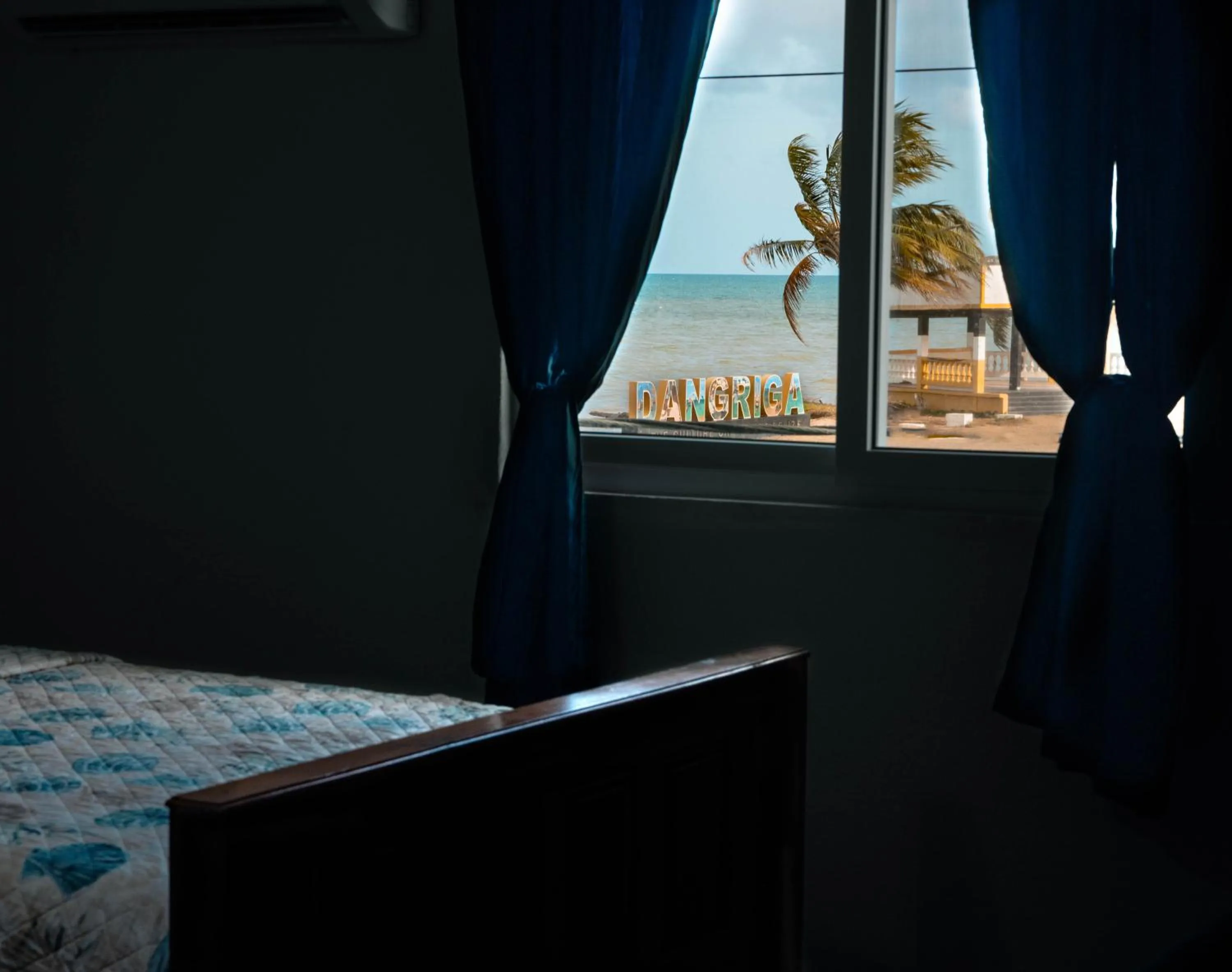 View (from property/room), Bed in Bonefish Hotel