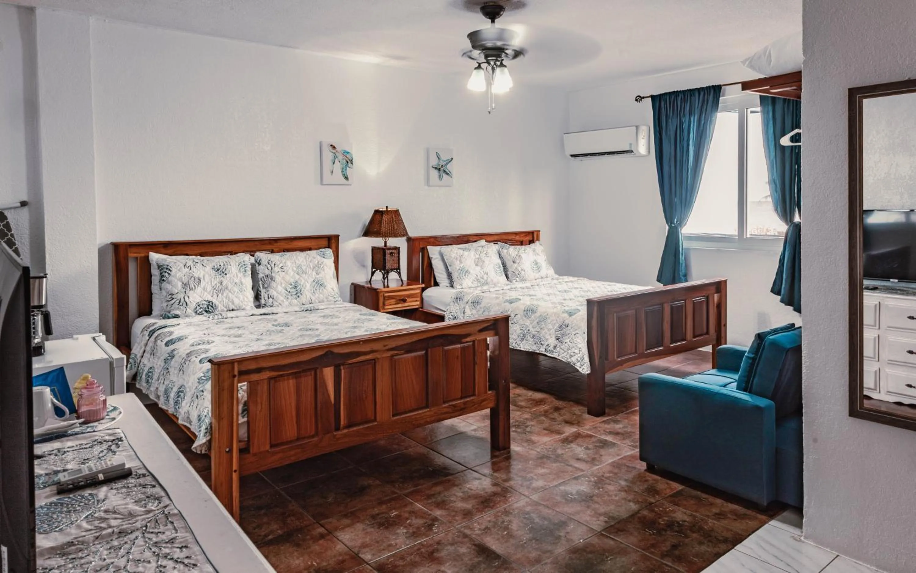 Bed in Bonefish Hotel