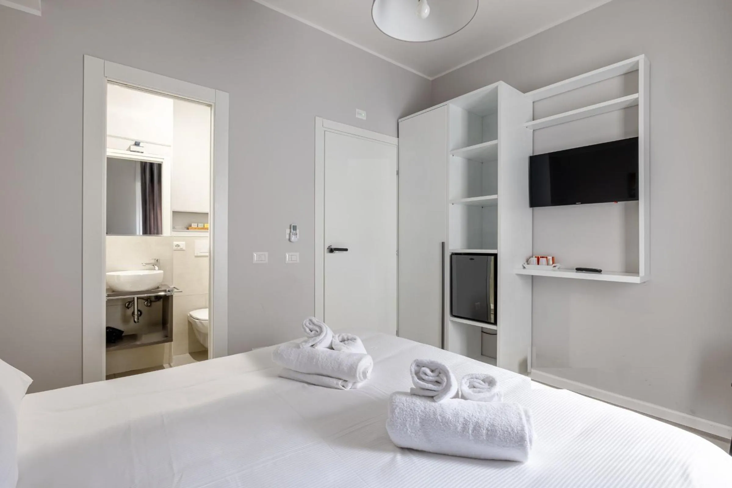 Photo of the whole room, Bed in Belli Suites Vatican Rome Guest House