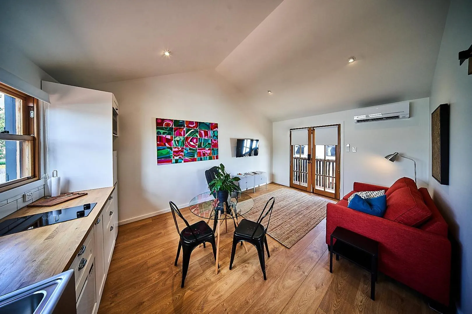 TV and multimedia in The Bronte Boutique Hotel