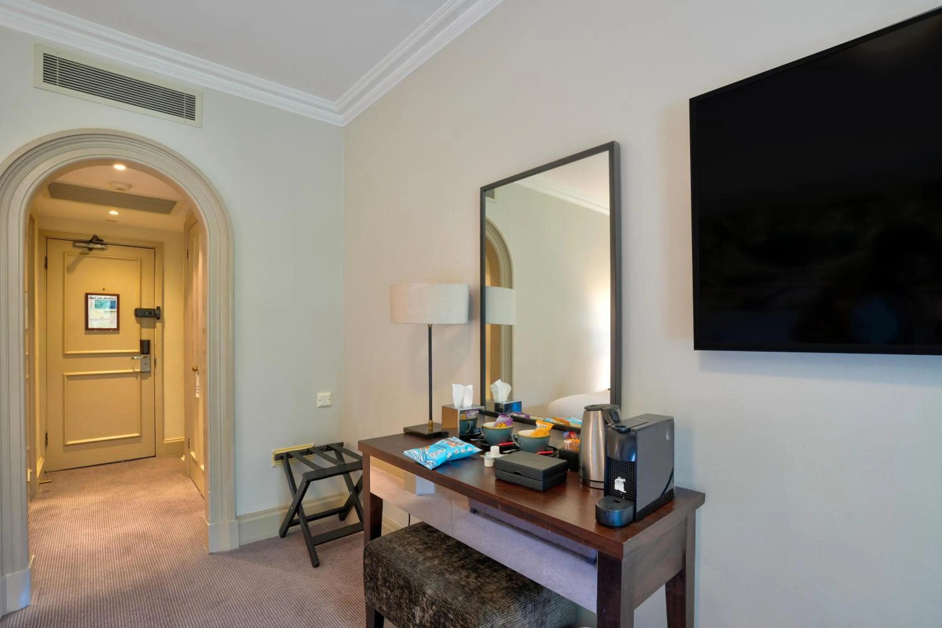 Bedroom in Sunday Box Hill Burford Bridge Hotel