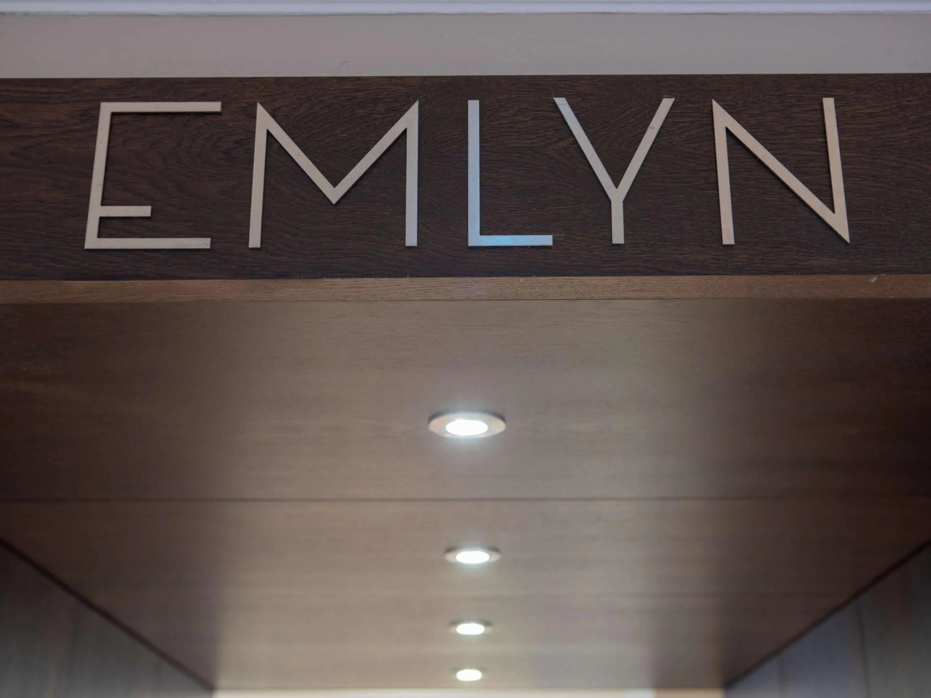 Restaurant/places to eat in Sunday Box Hill Burford Bridge Hotel