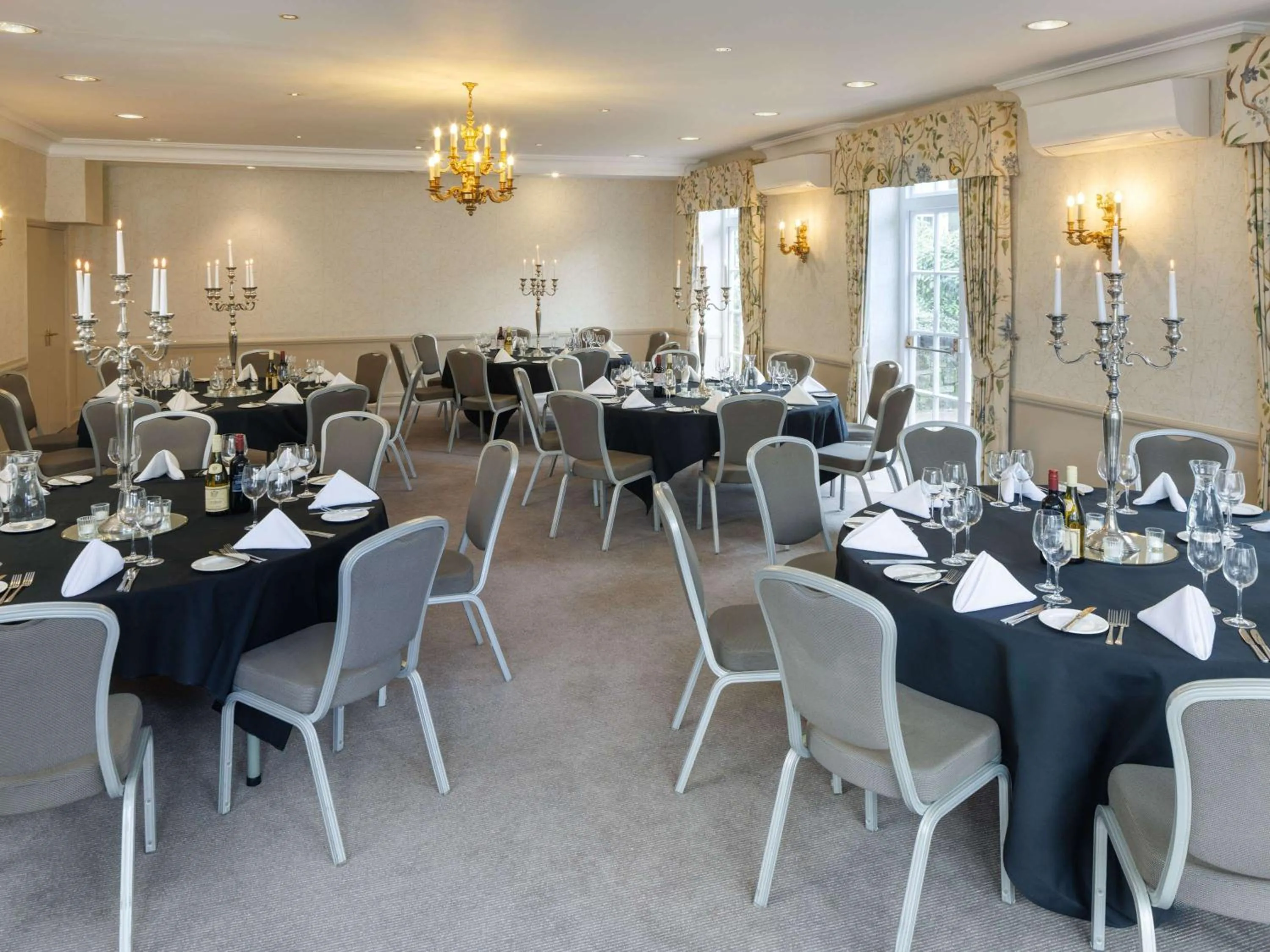 Meeting/conference room in Sunday Box Hill Burford Bridge Hotel