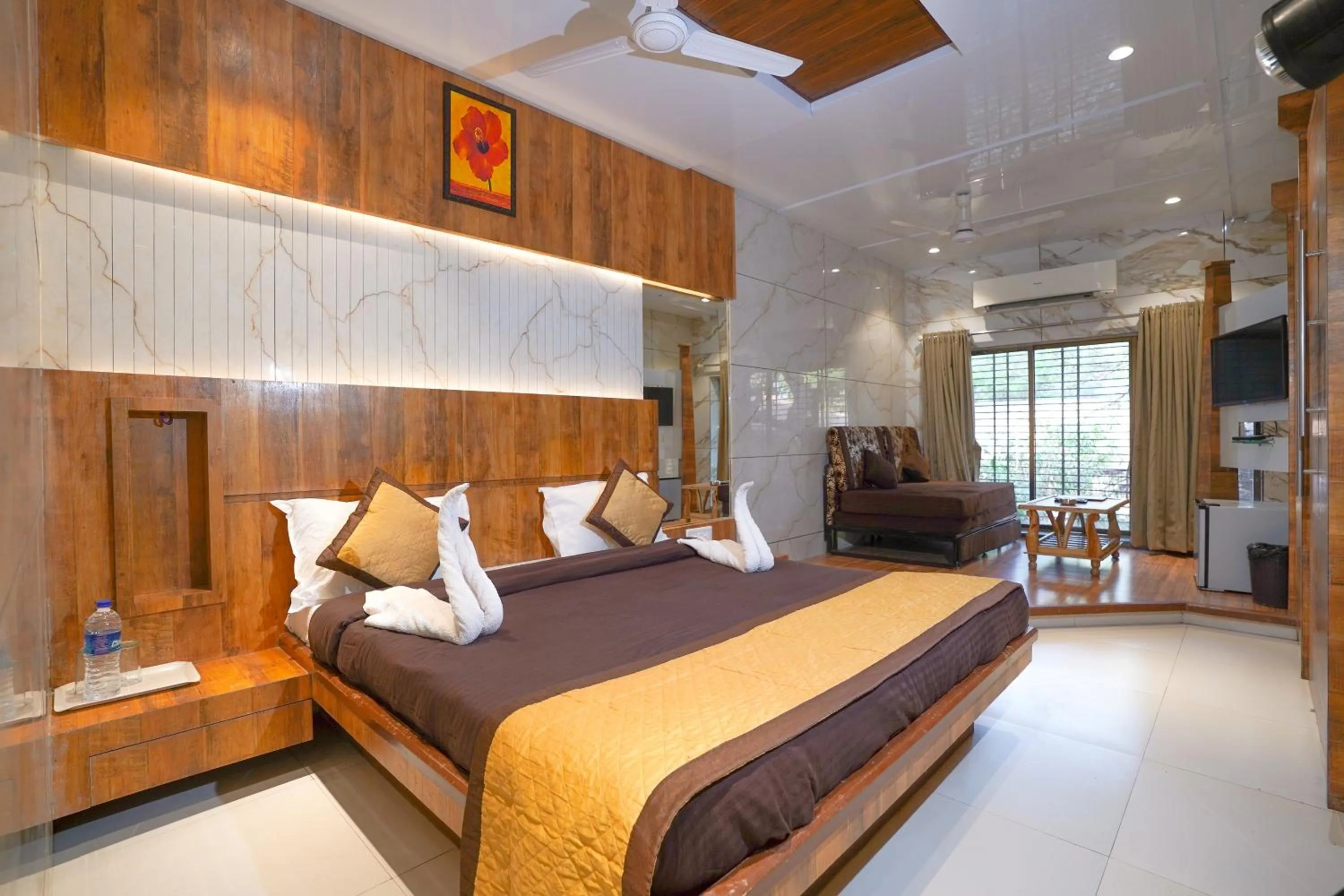 Bed in Hotel Kumar Plaza