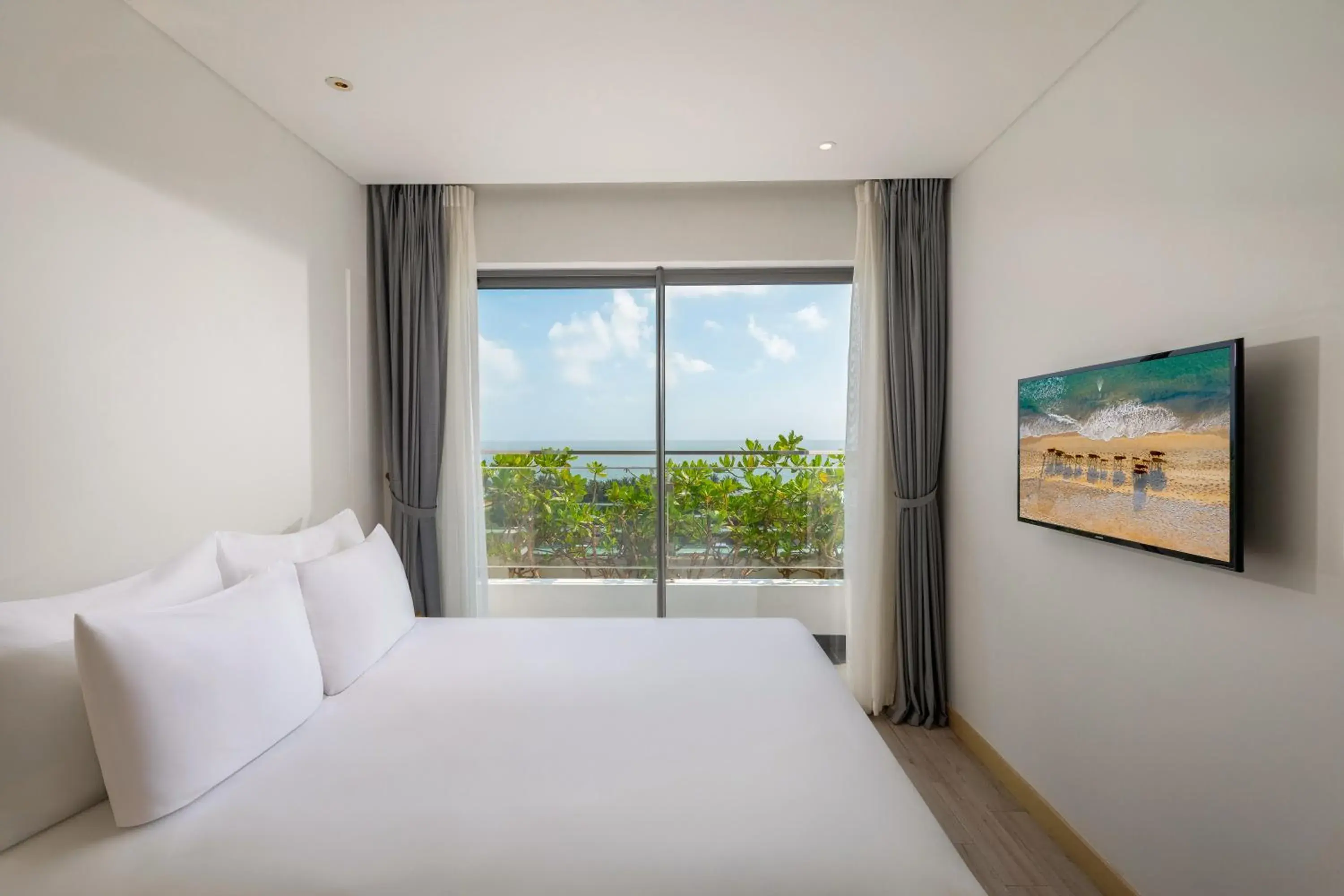 Three-Bedroom Apartment with Balcony and View in Naman Retreat Three-Bedroom Apartment with Balcony and View in Naman Retreat