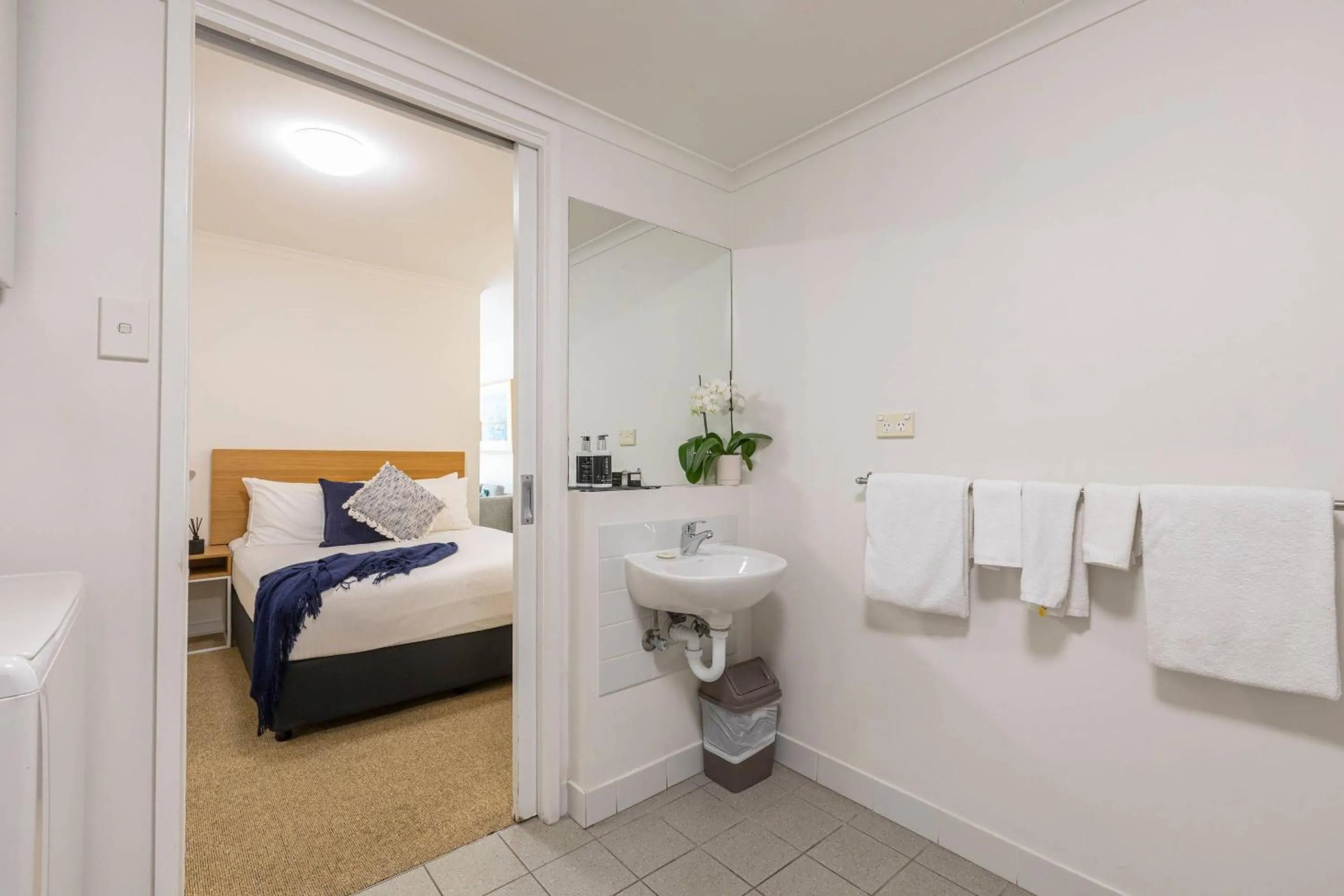 Bedroom, Bed in MainStay Suites Williamstown