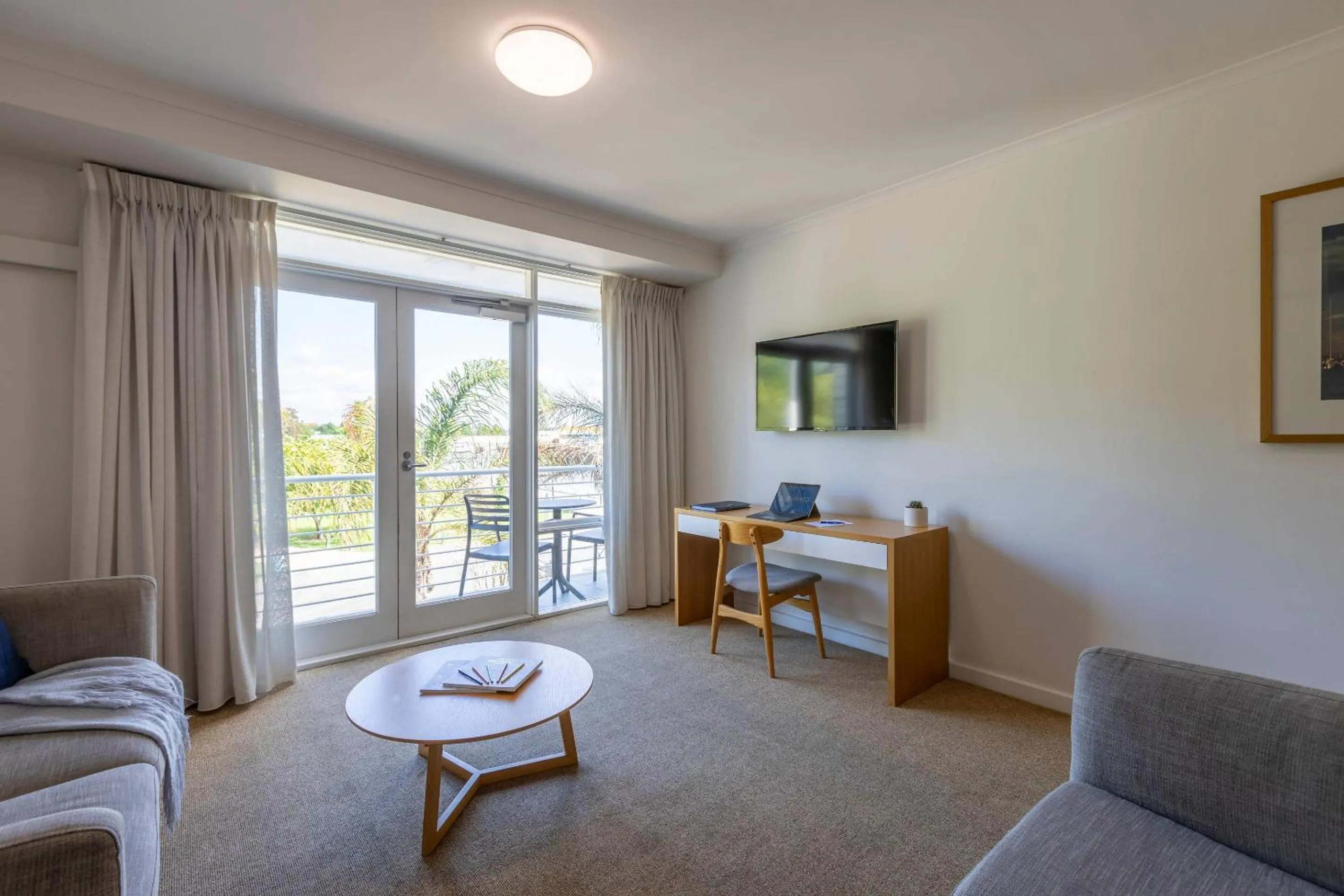 Bedroom in MainStay Suites Williamstown