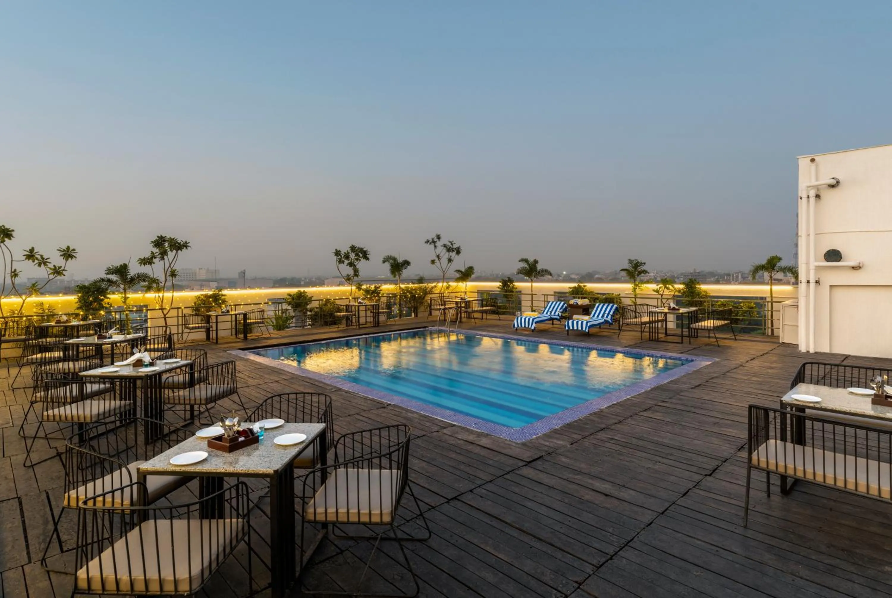 Swimming pool in Hotel Marigold Jaipur