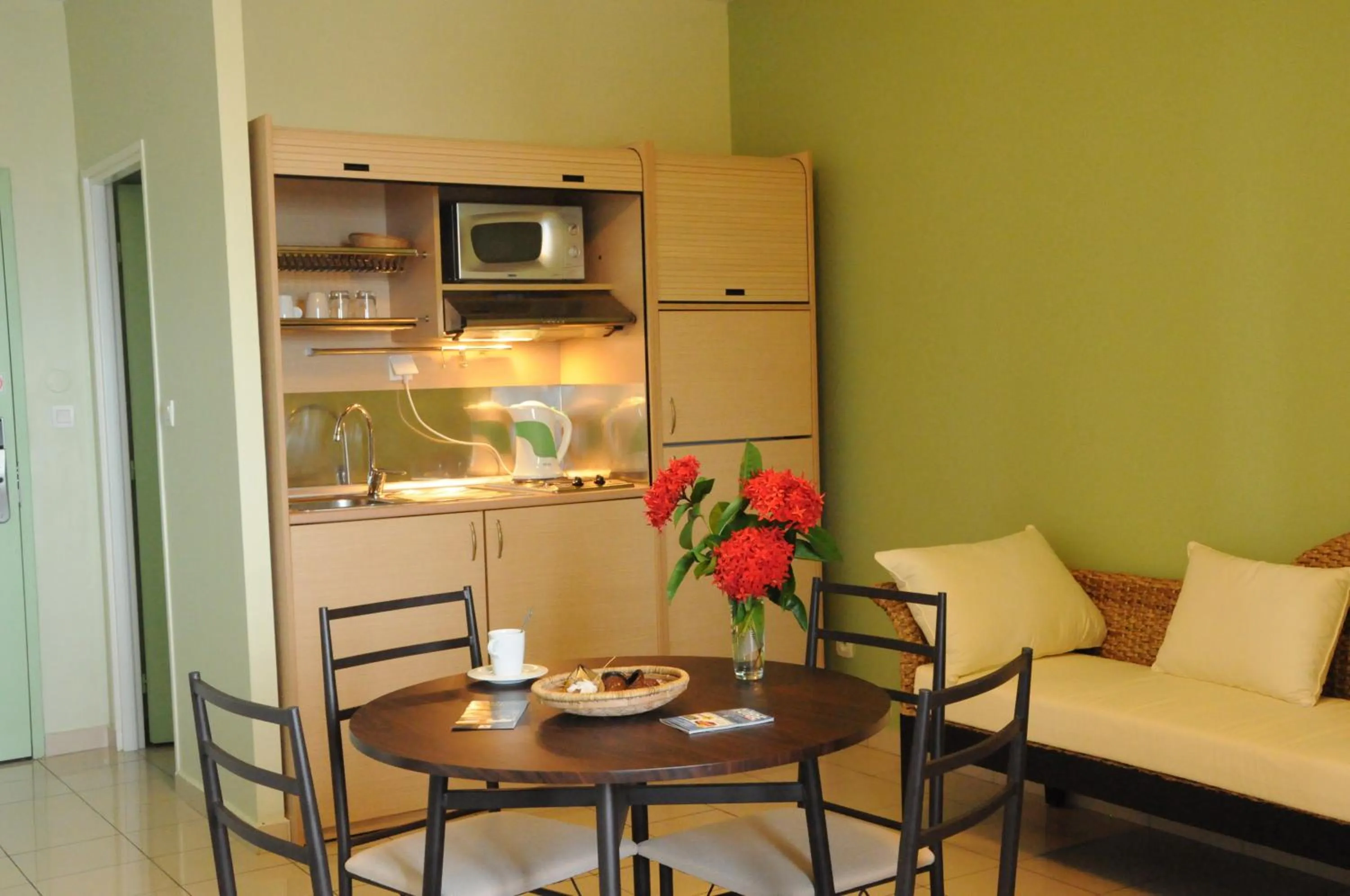 Kitchen or kitchenette in Hotel Maharajah