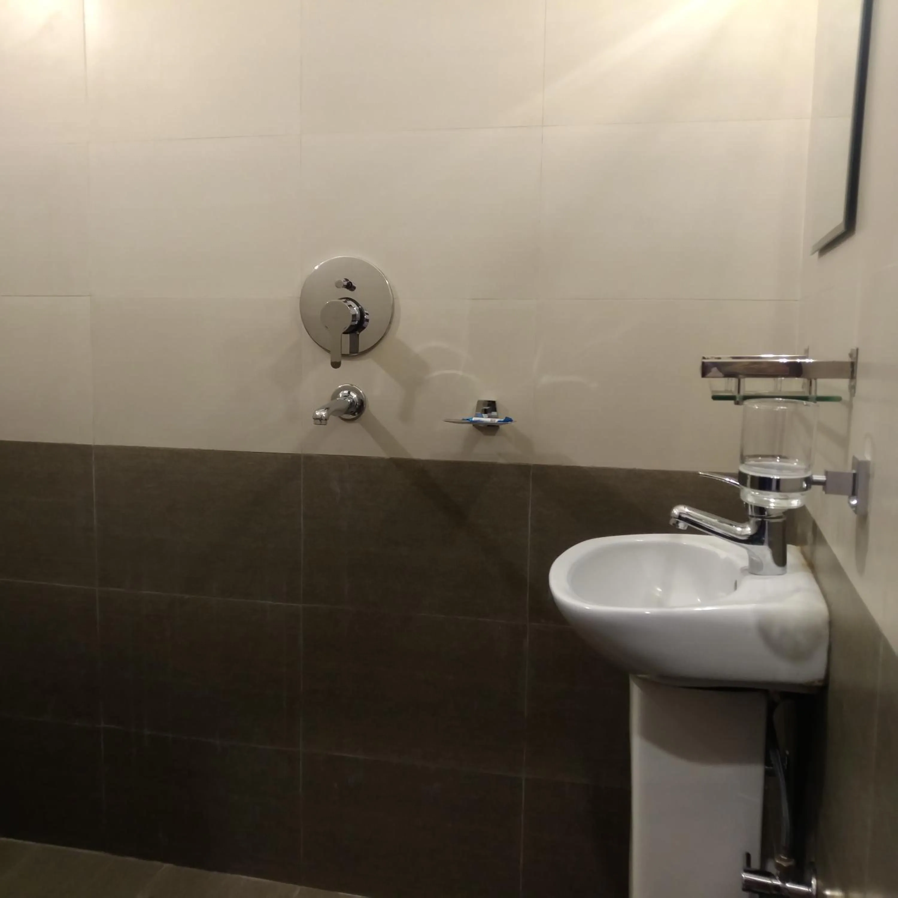 Toilet in Kumari Guest House