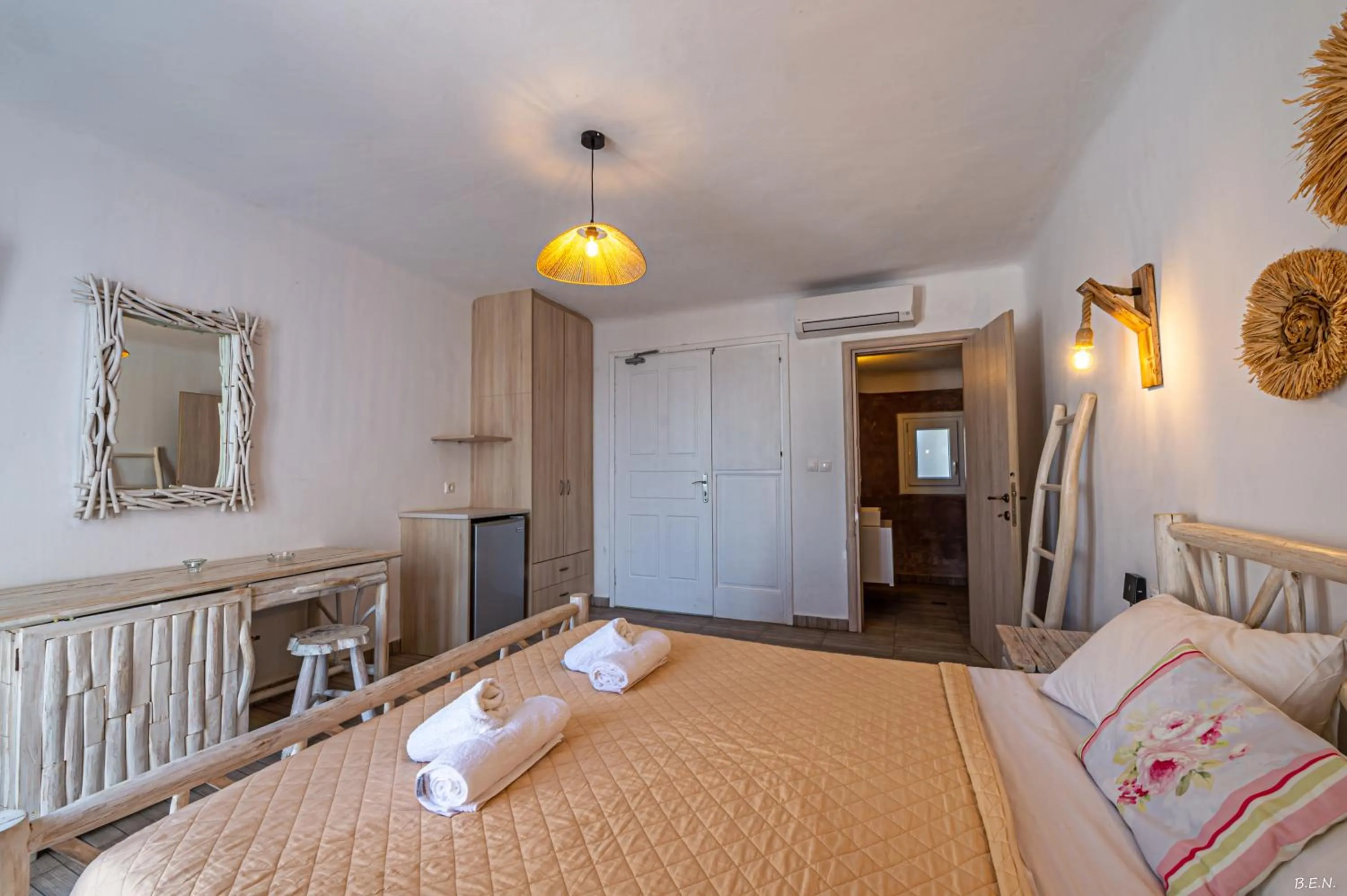 Photo of the whole room, Bed in Manolia View Mykonos