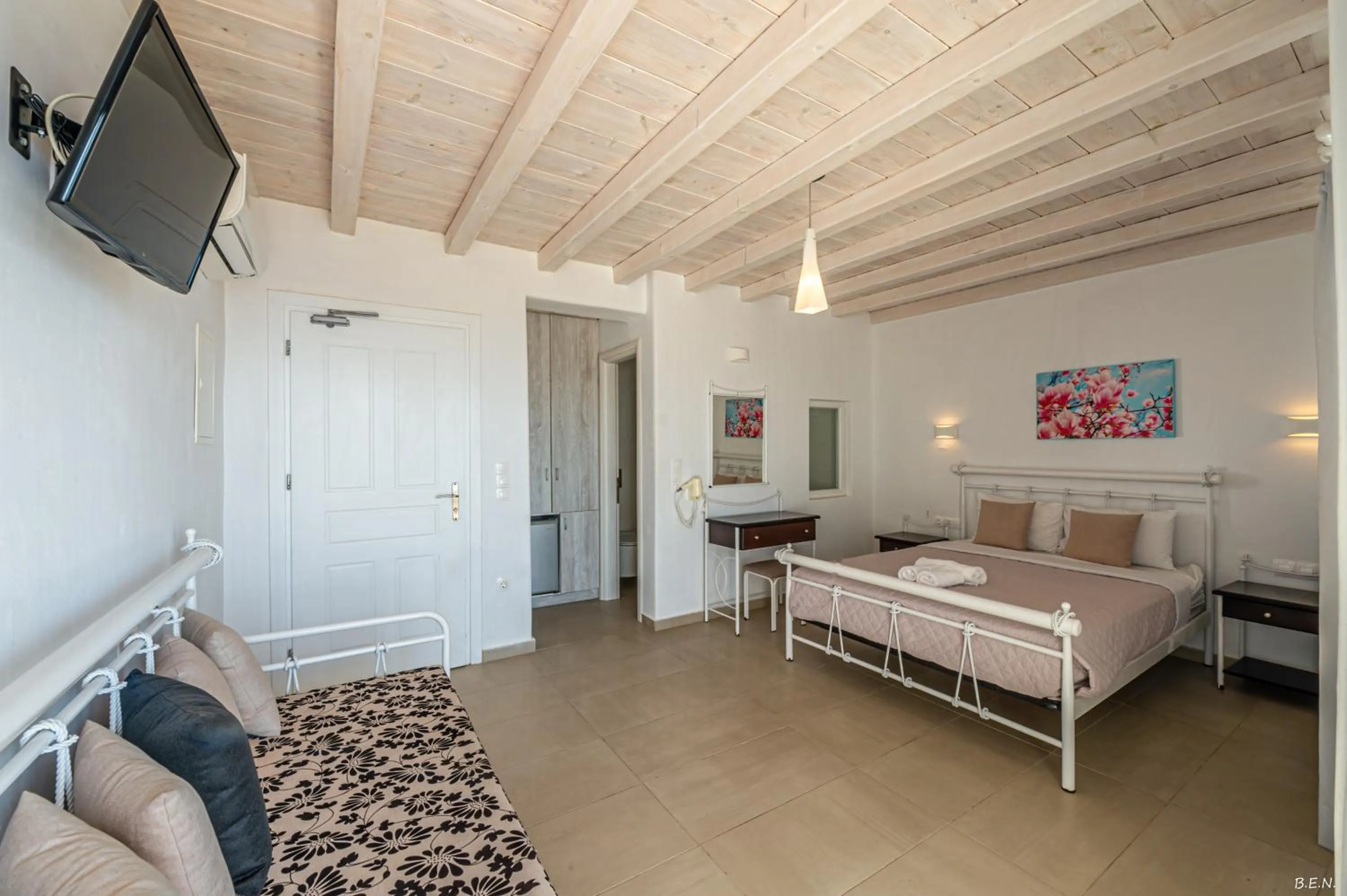Photo of the whole room, Bed in Manolia View Mykonos