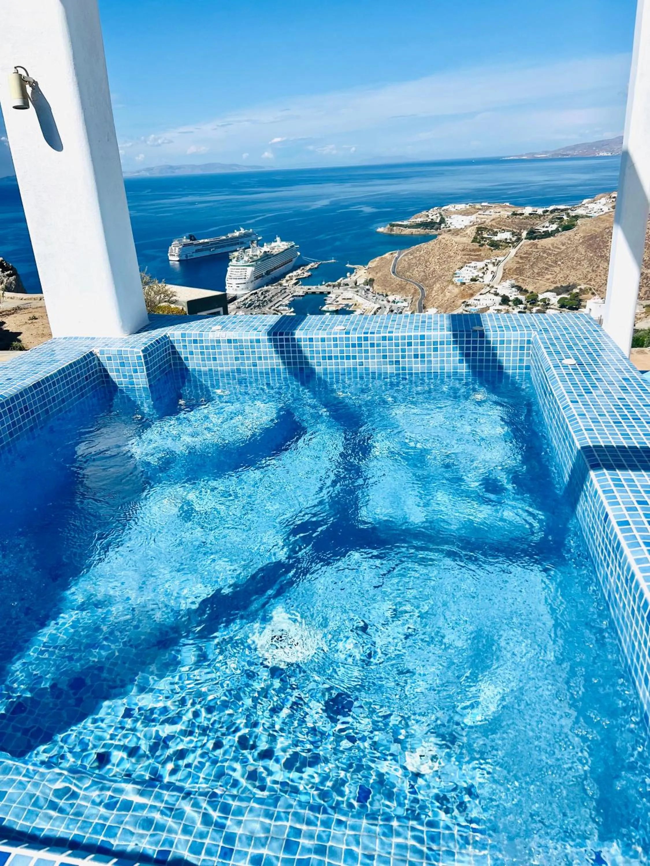 Hot Tub in Manolia View Mykonos