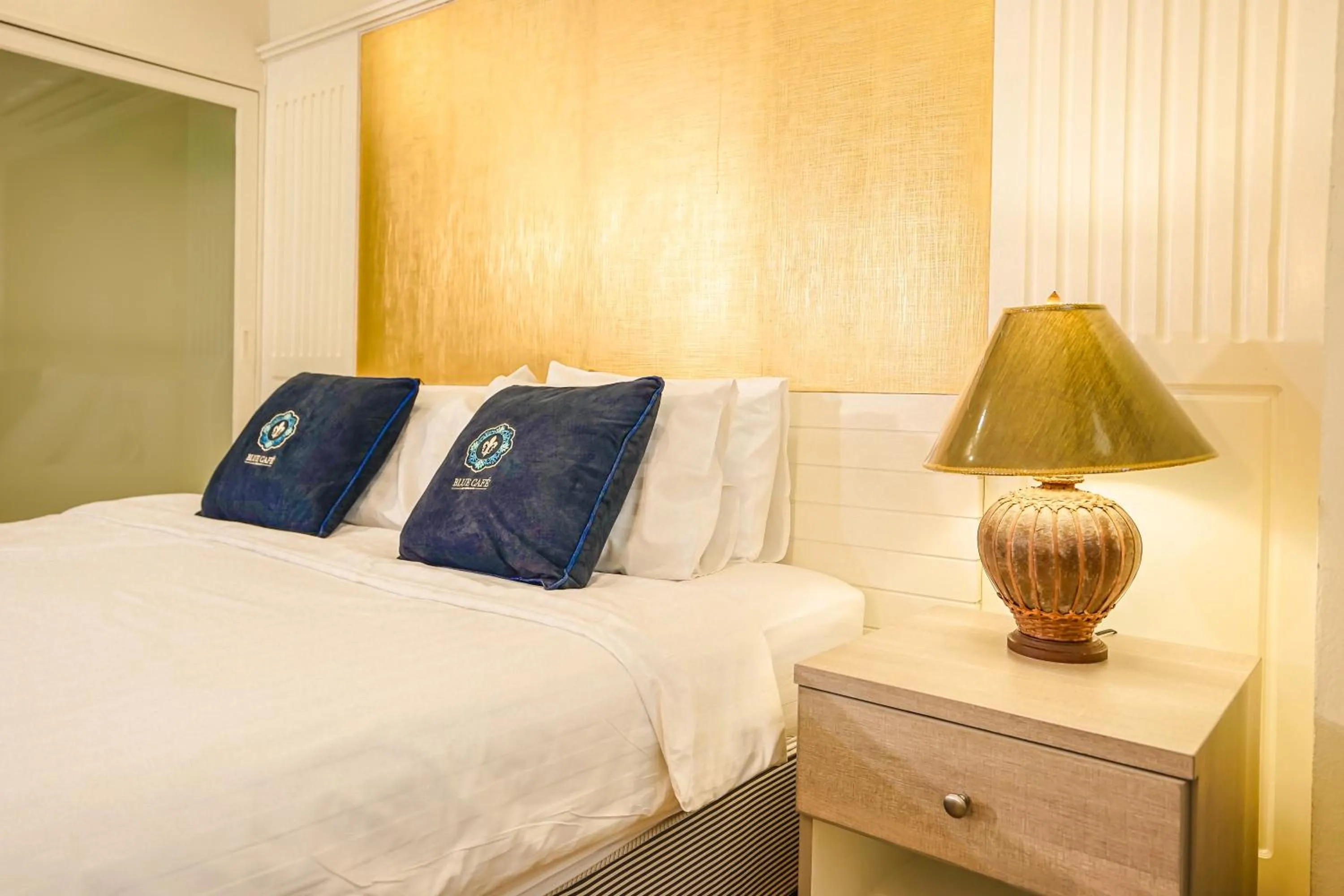 Photo of the whole room, Bed in Blue cafe Apartments