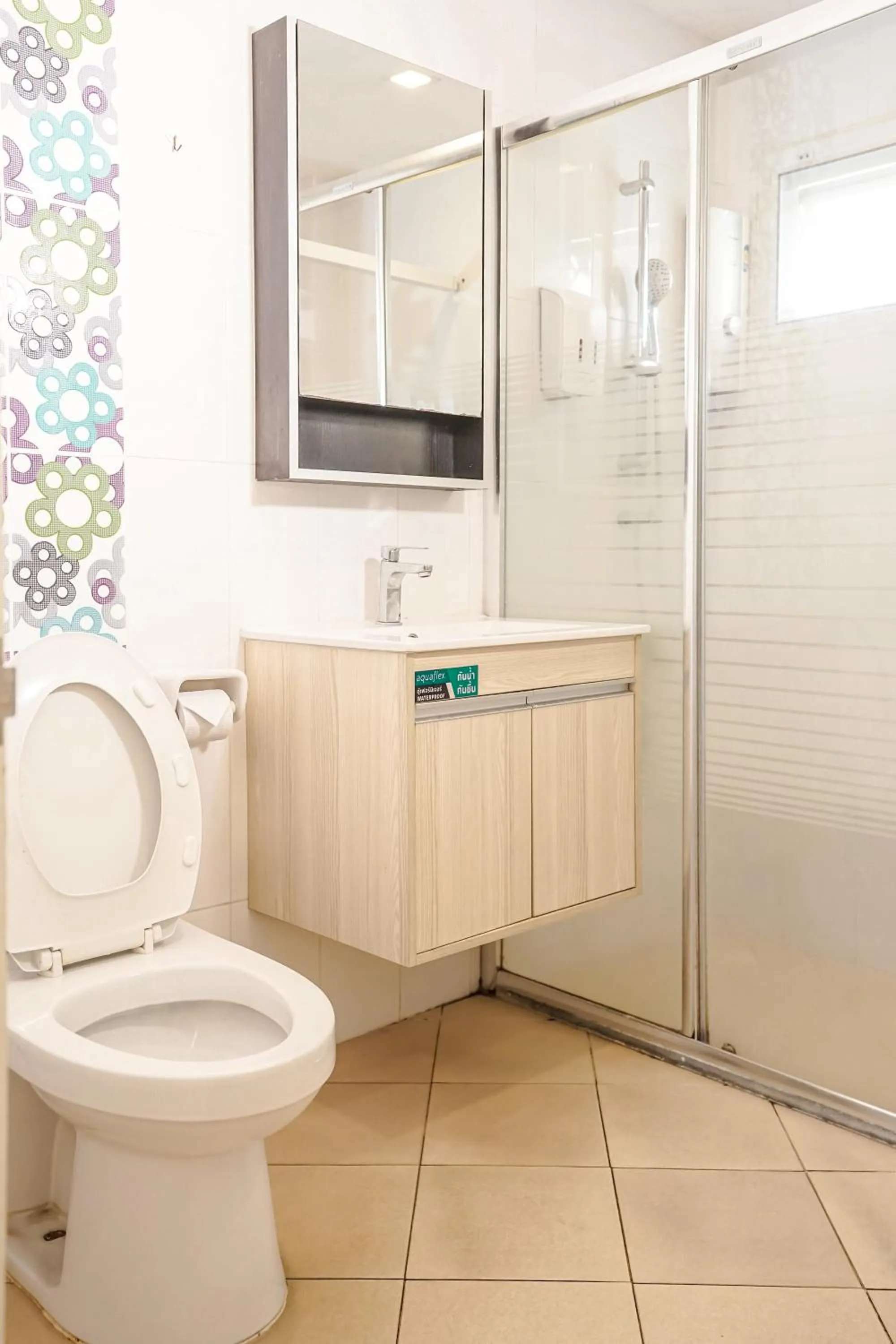 Toilet in Blue cafe Apartments