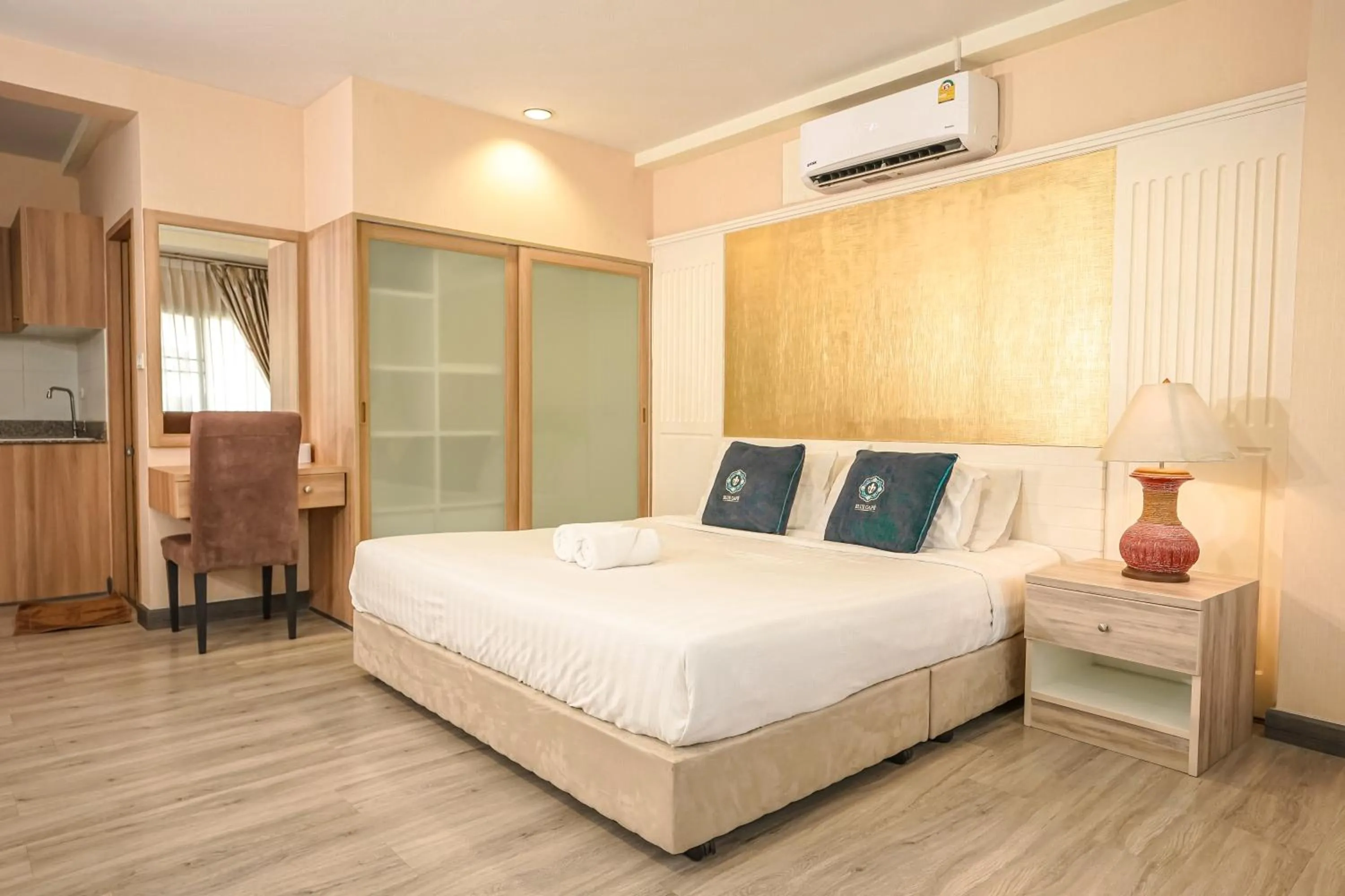 TV and multimedia, Bed in Blue cafe Apartments