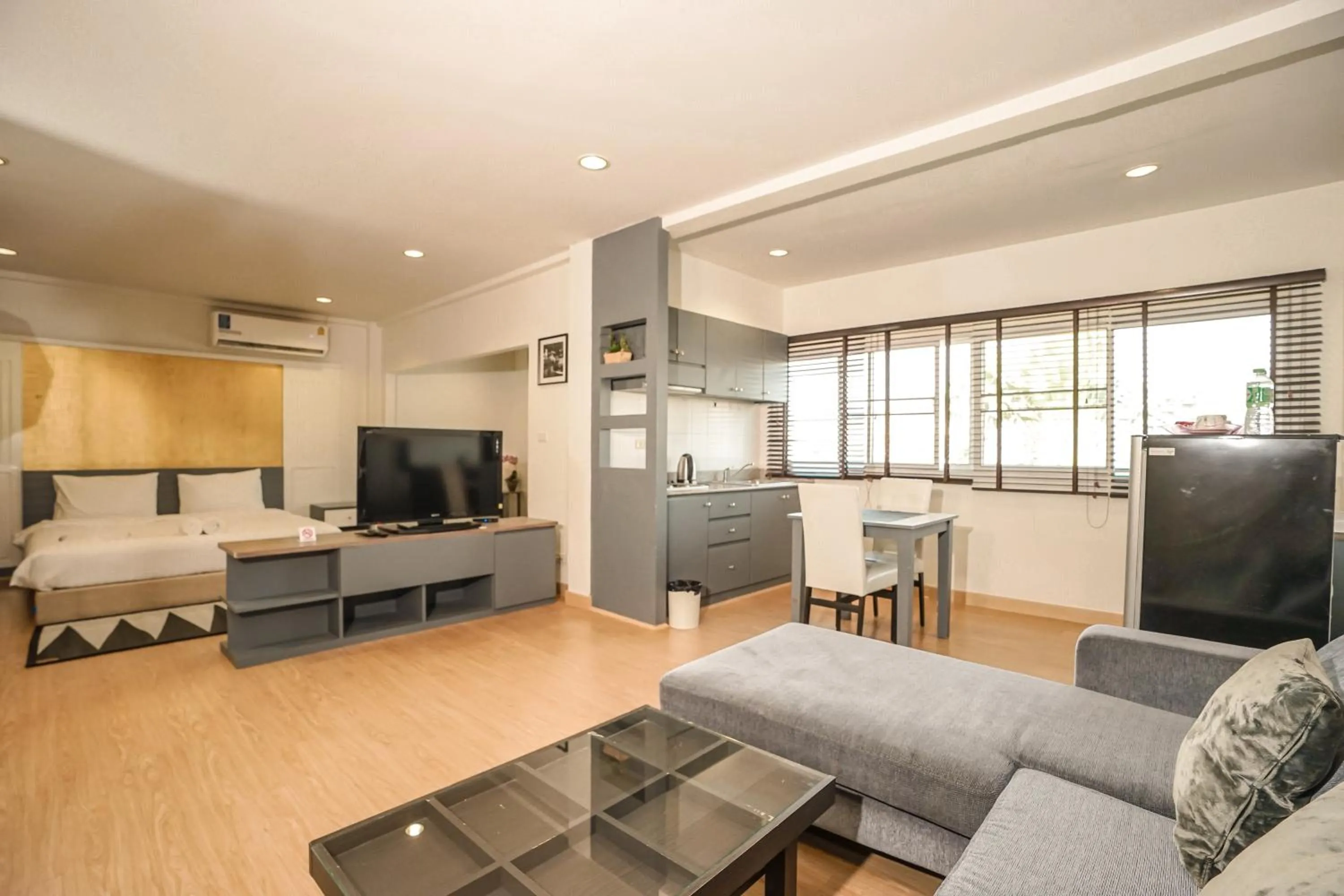 Photo of the whole room, Bed in Blue cafe Apartments