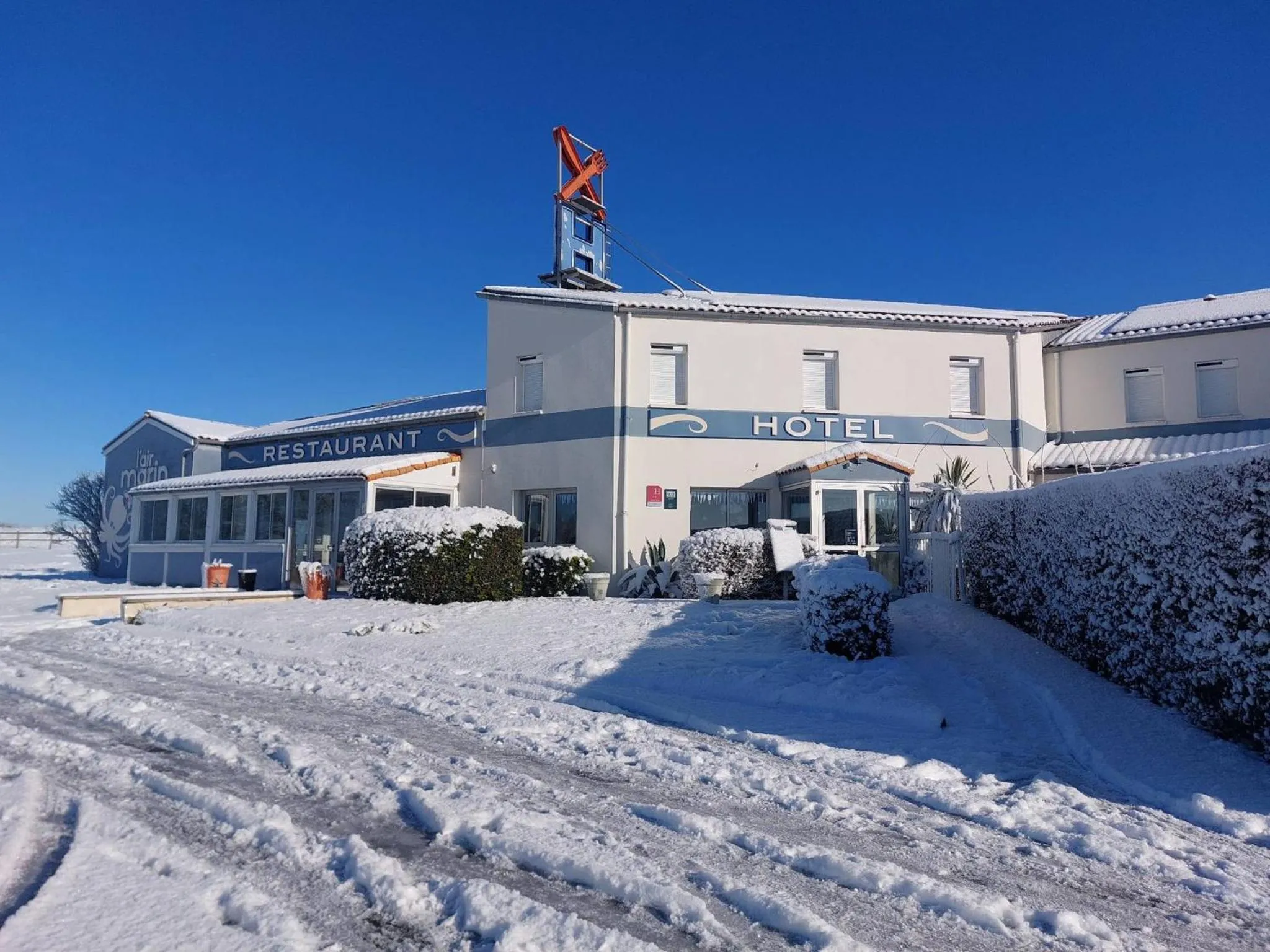 Property building in Logis Hôtel L'Air Marin