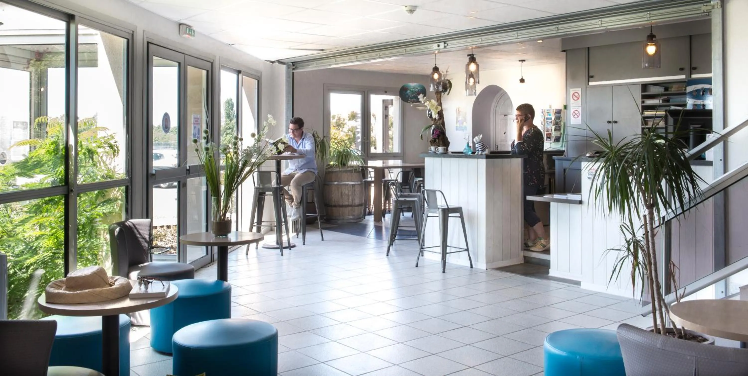 Lobby or reception in Logis Hôtel L'Air Marin