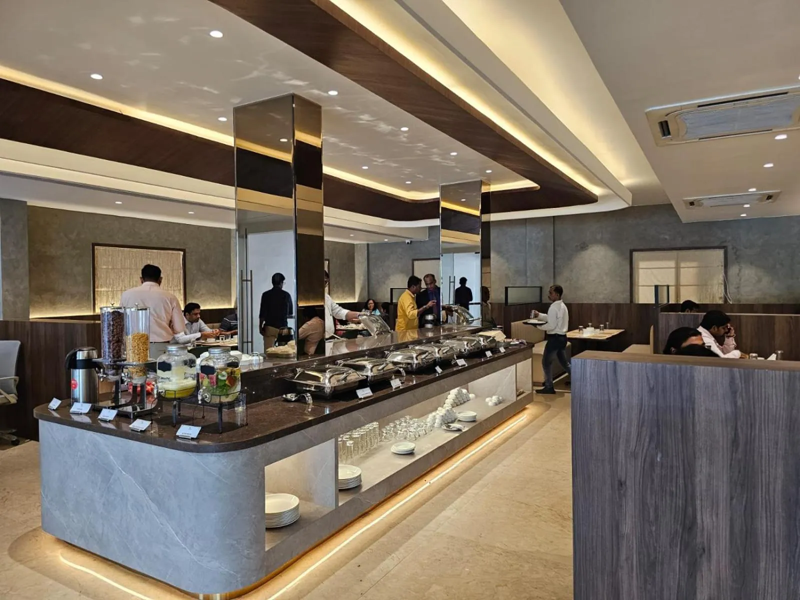 Restaurant/places to eat in Mount Manor