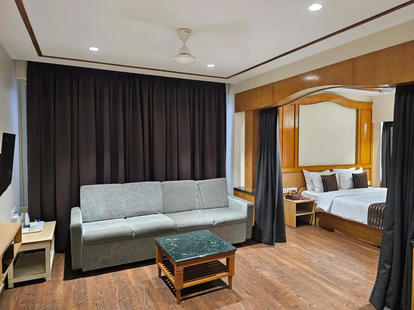 Bedroom, Bed in Mount Manor