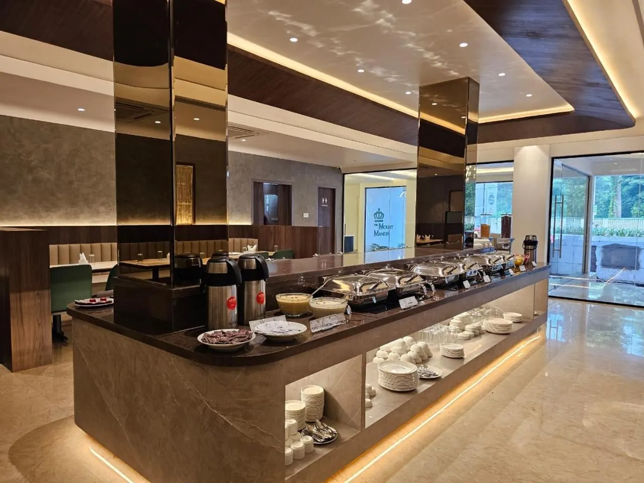 Restaurant/places to eat in Mount Manor