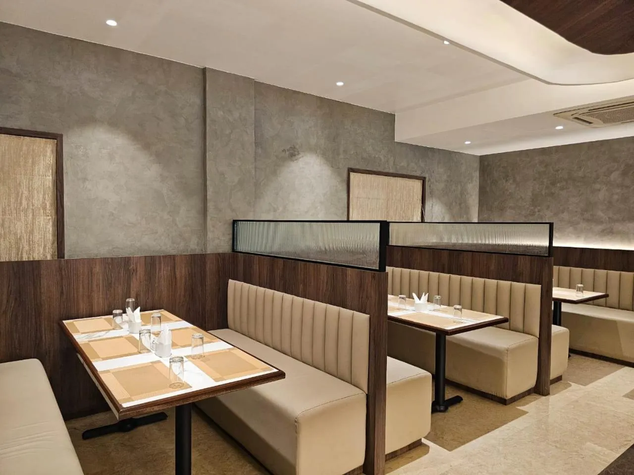 Restaurant/places to eat in Mount Manor