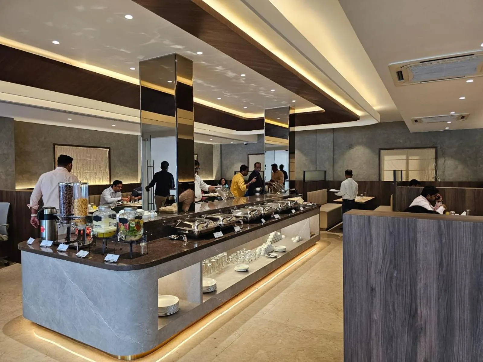 Restaurant/places to eat in Mount Manor