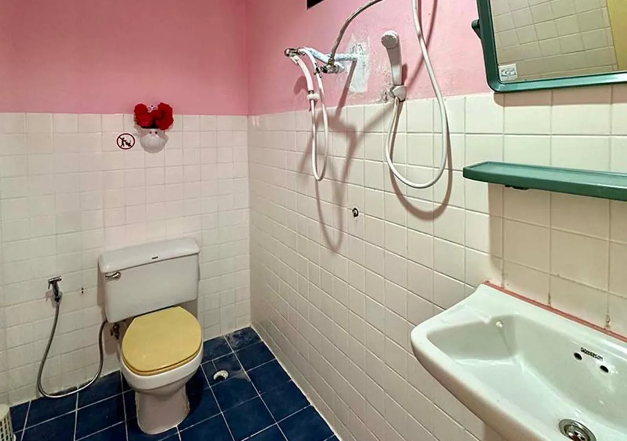 Shower in Sea View Jomtien Guest House