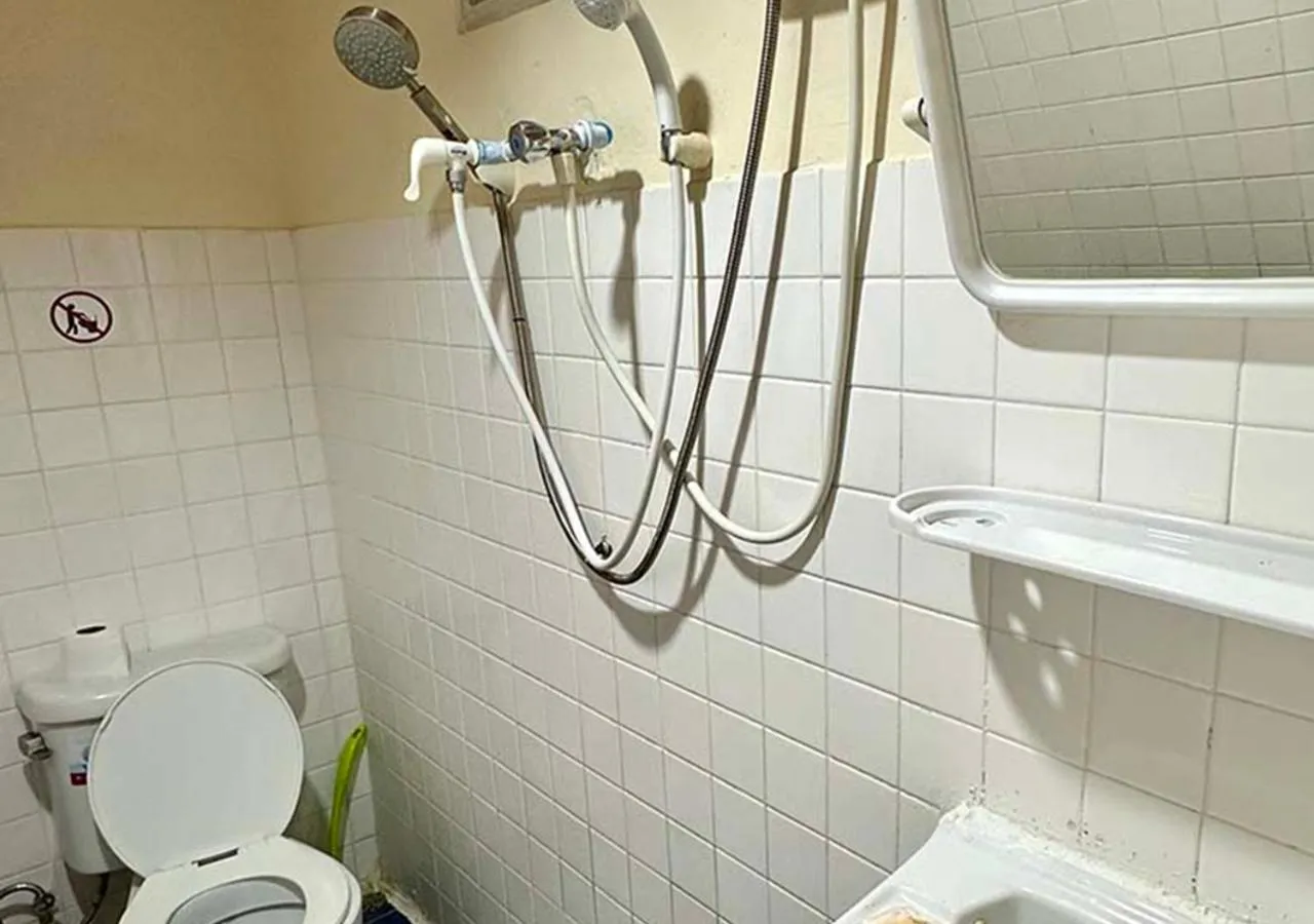 Shower in Sea View Jomtien Guest House