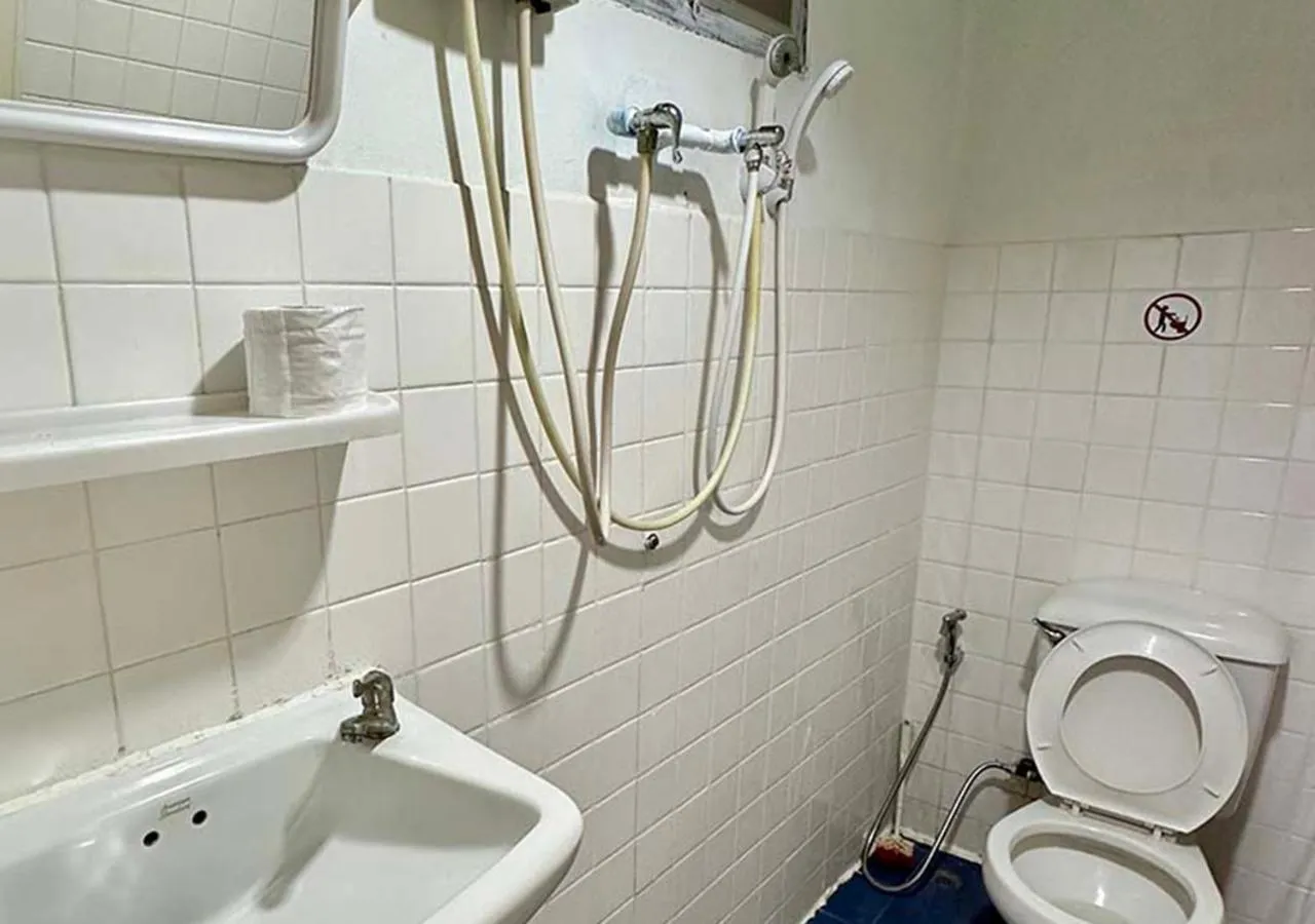 Shower in Sea View Jomtien Guest House