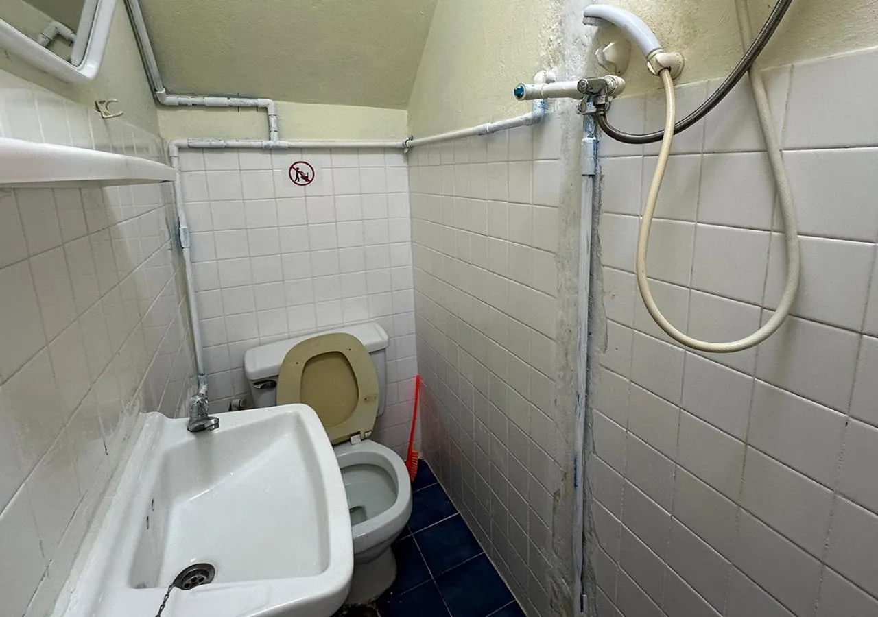 Shower in Sea View Jomtien Guest House