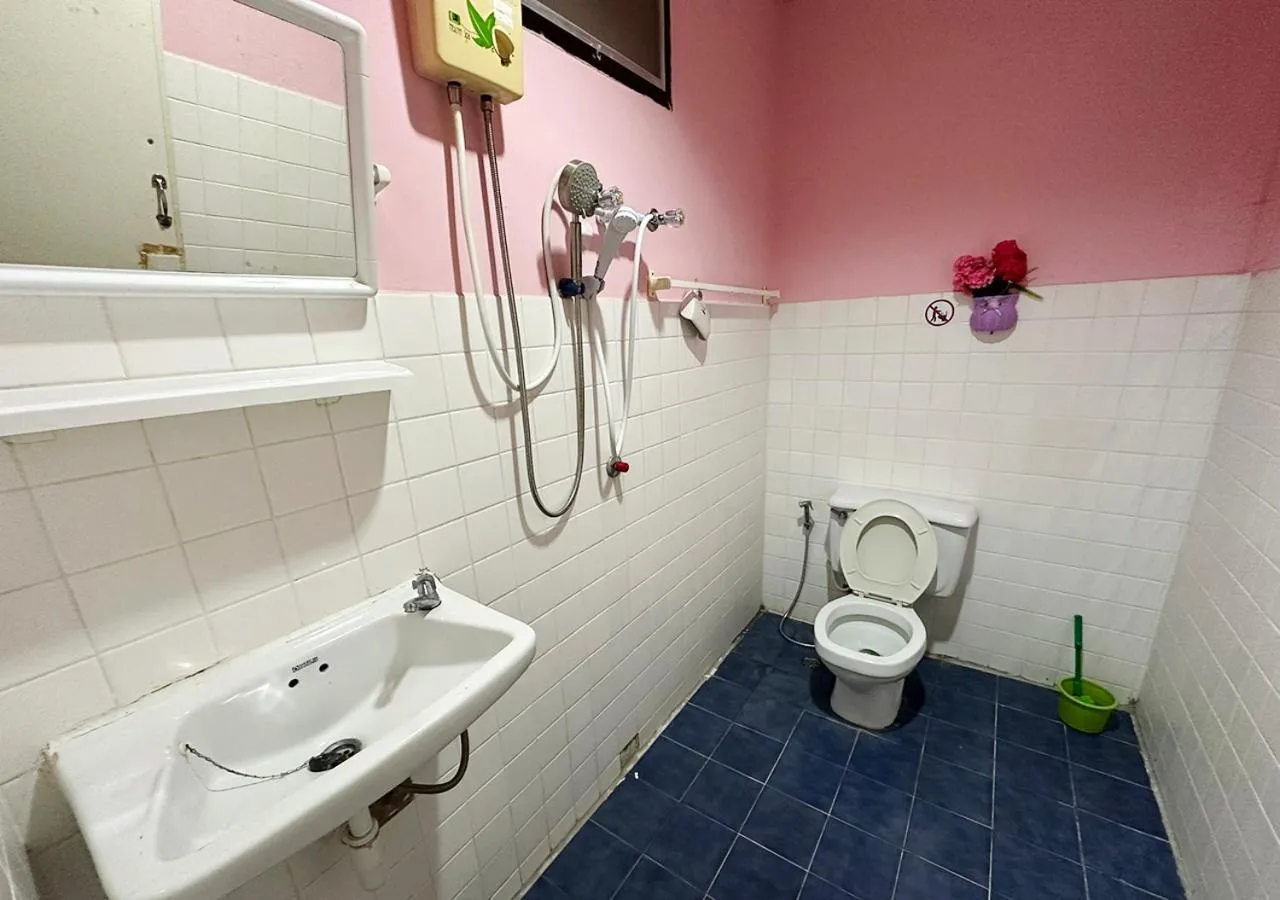 Shower in Sea View Jomtien Guest House