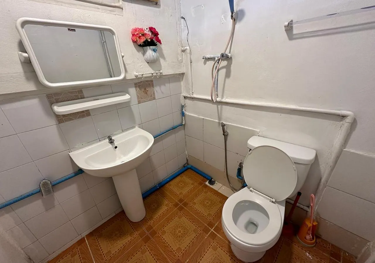 Shower in Sea View Jomtien Guest House