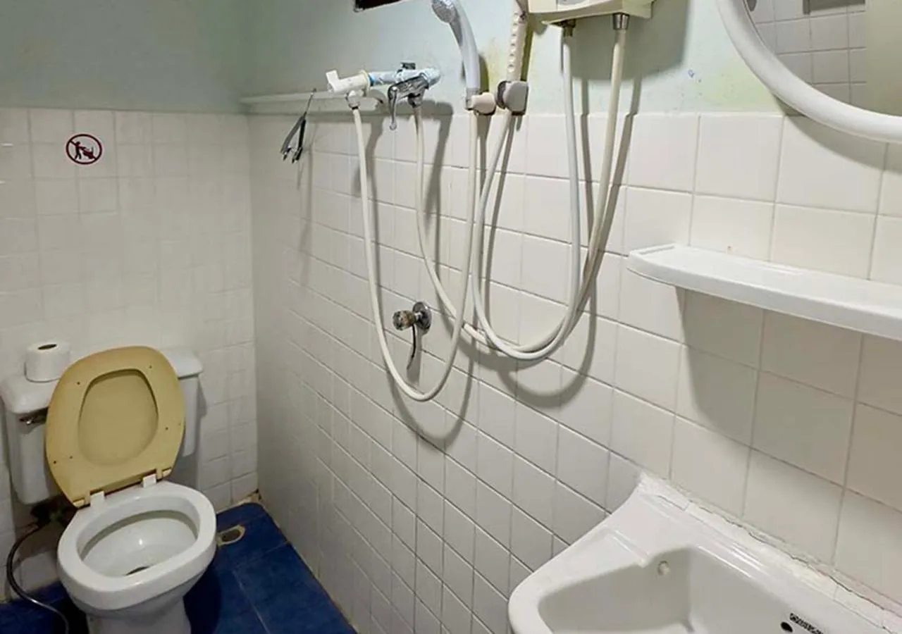 Shower in Sea View Jomtien Guest House