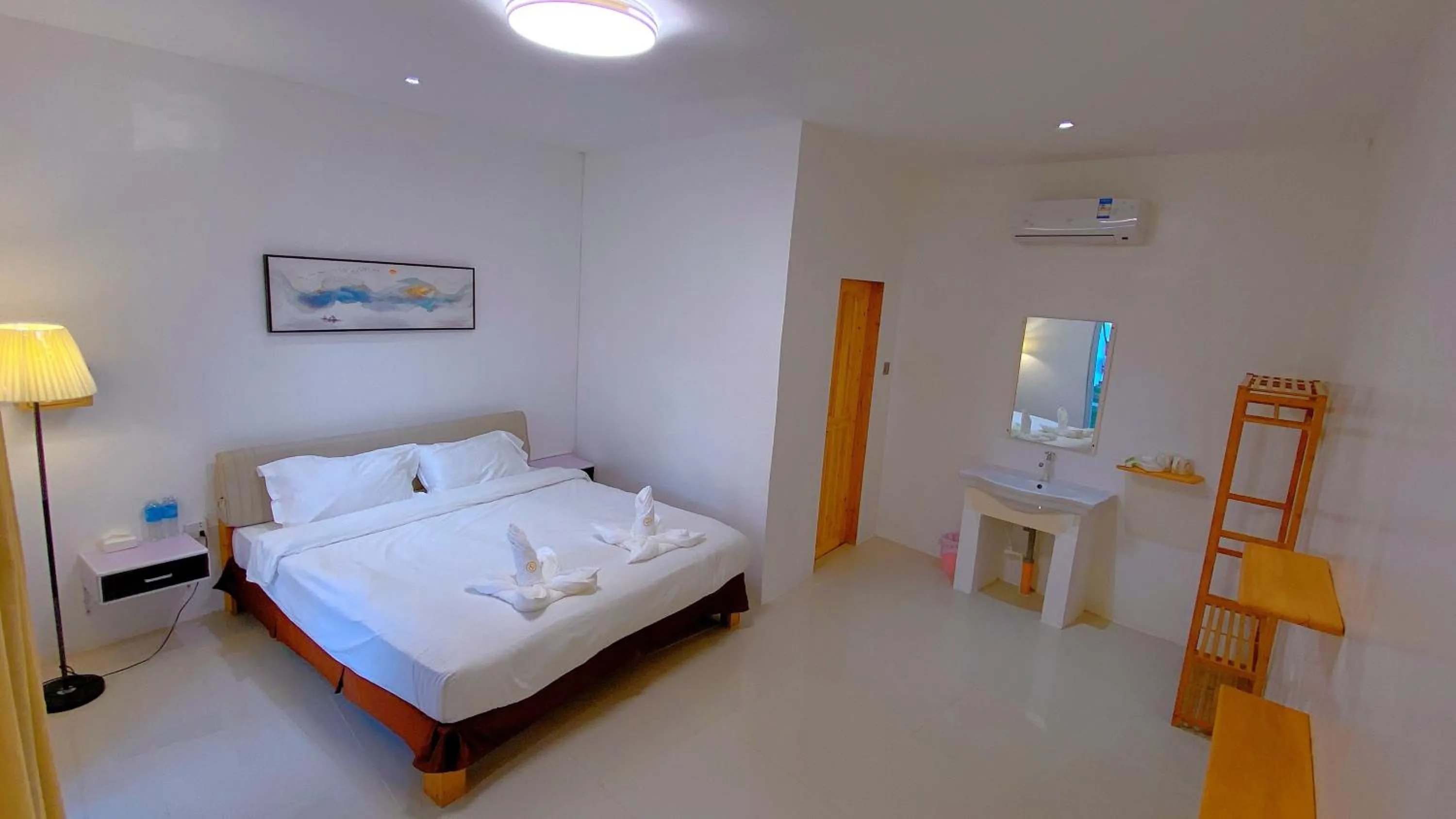 Photo of the whole room, Bed in Green Mango Resort