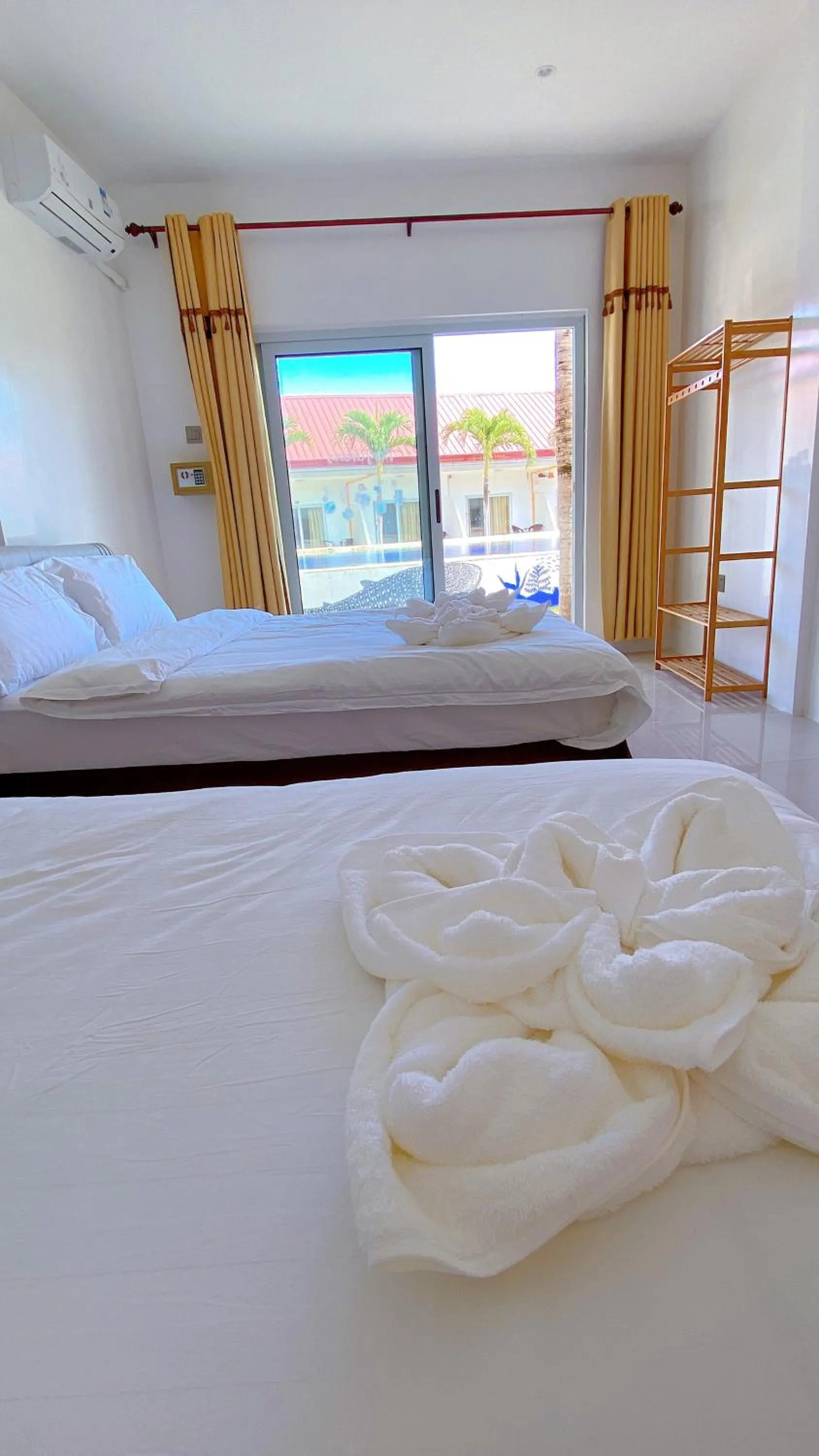 Photo of the whole room, Bed in Green Mango Resort