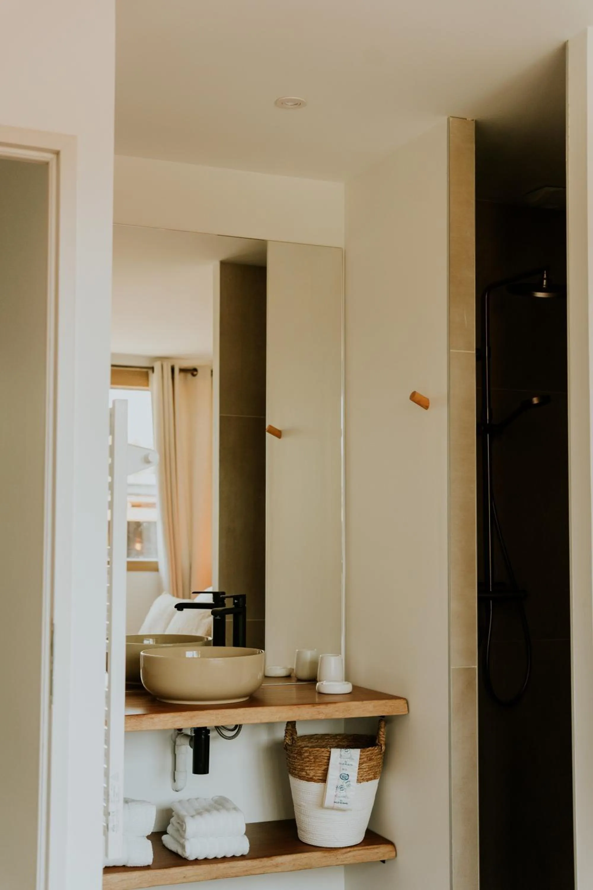 Bathroom in Kaze Océan, The Originals Relais